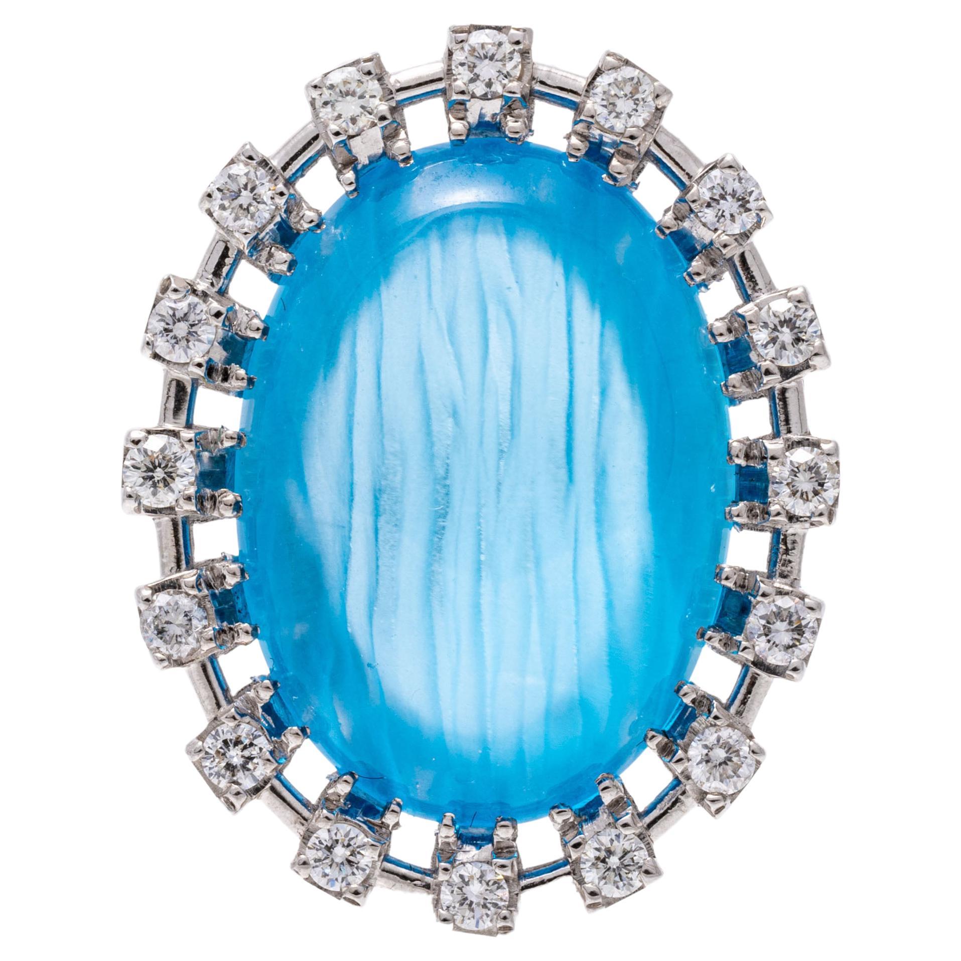 Bague en or 18k à halo de topazes bleues et de diamants contemporains de taille fantaisie