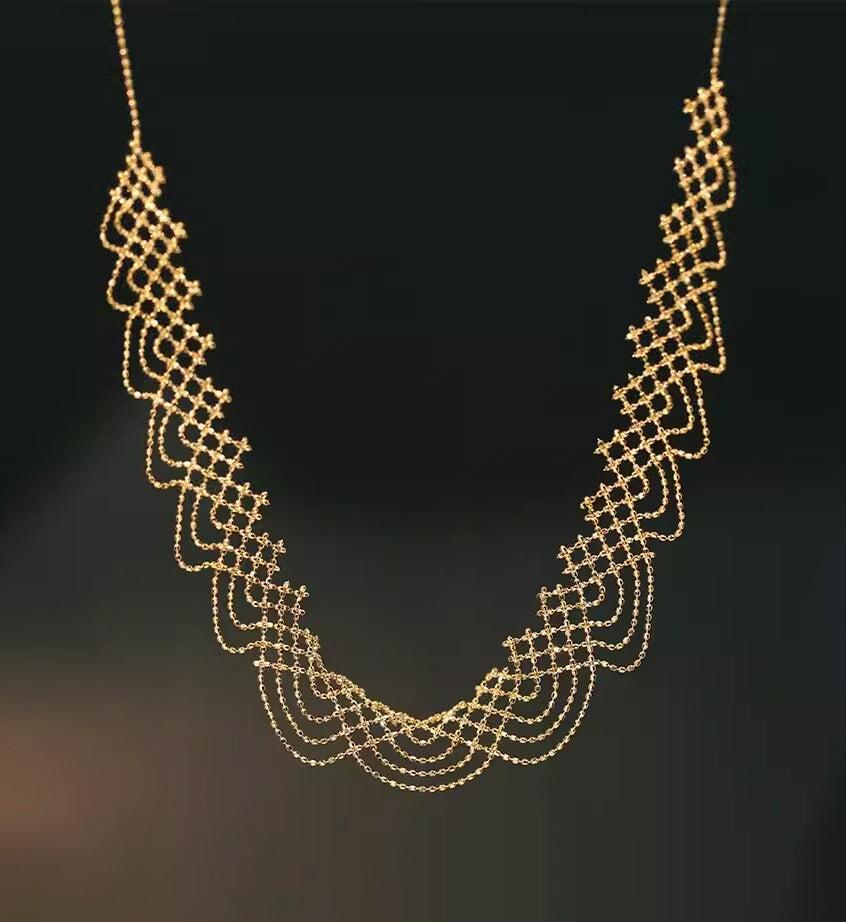 Collar de Filigrana de Oro de 18K con Borde de Cordón 5,3g R4577
♥ Collar de Filigrana de Oro de 18K con Borde de Cordón 5.3g
♥ Medidas: Este artículo mide 18 pulgadas de largo, 18,5 mm en el punto más ancho y tiene 0,9 mm de grosor.
♥ Material: Oro