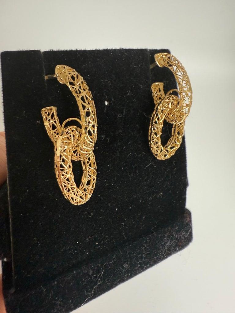 Barocco Orecchini Looping in filigrana d'oro 18 carati Alla maniera di Buccellati in vendita
