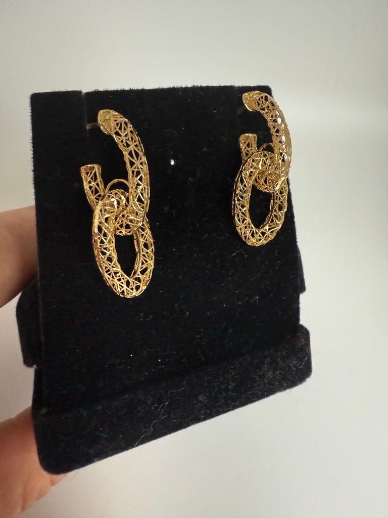 Orecchini Looping in filigrana d'oro 18 carati Alla maniera di Buccellati In condizioni buone in vendita a Plainview, NY