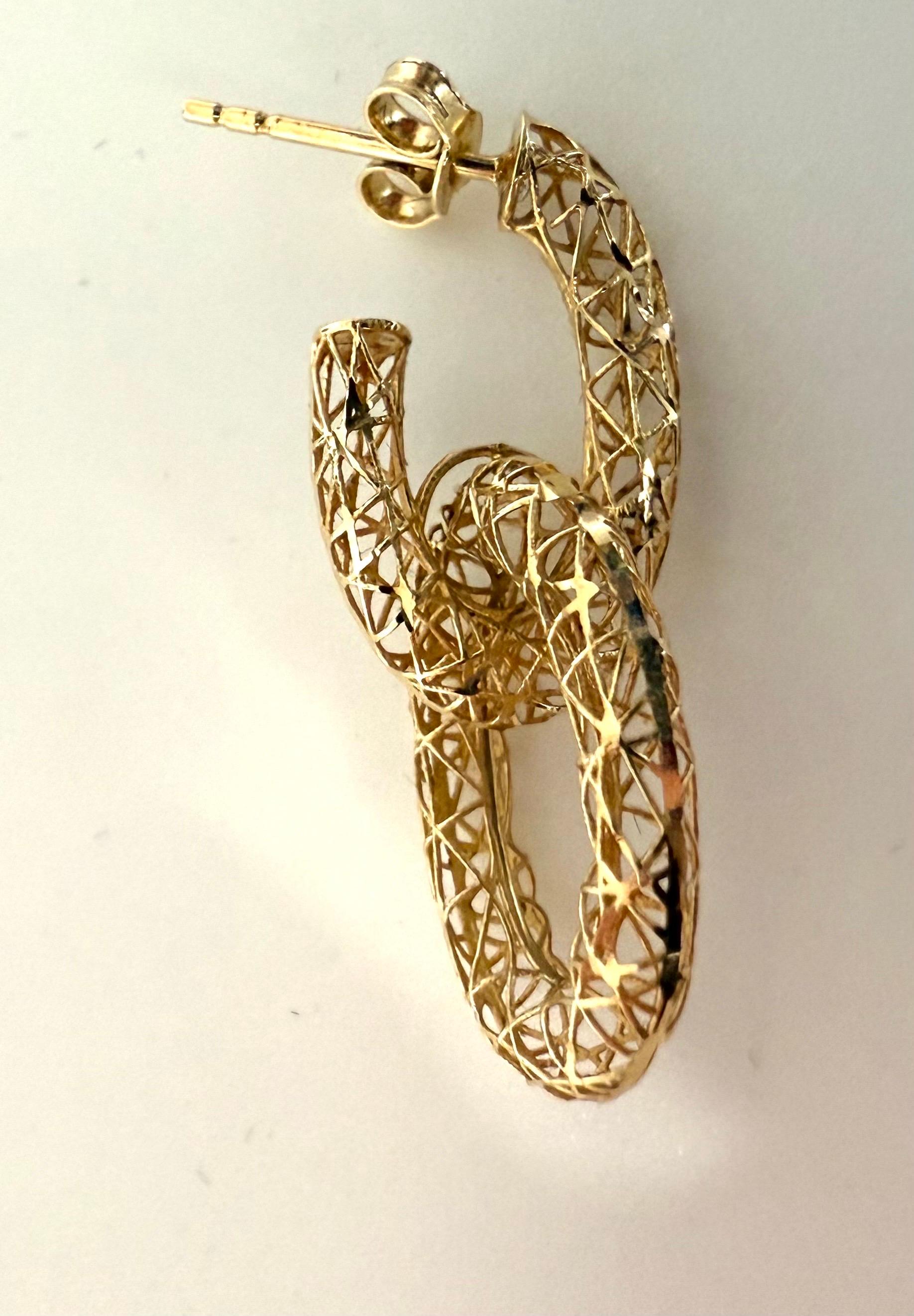 Orecchini Looping in filigrana d'oro 18 carati Alla maniera di Buccellati in vendita 1