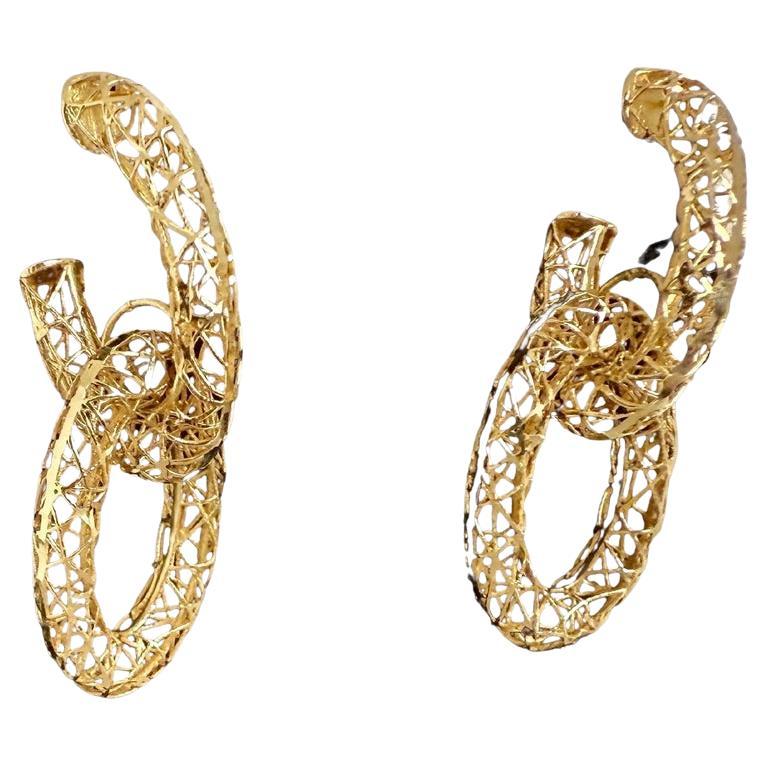 Orecchini Looping in filigrana d'oro 18 carati Alla maniera di Buccellati in vendita