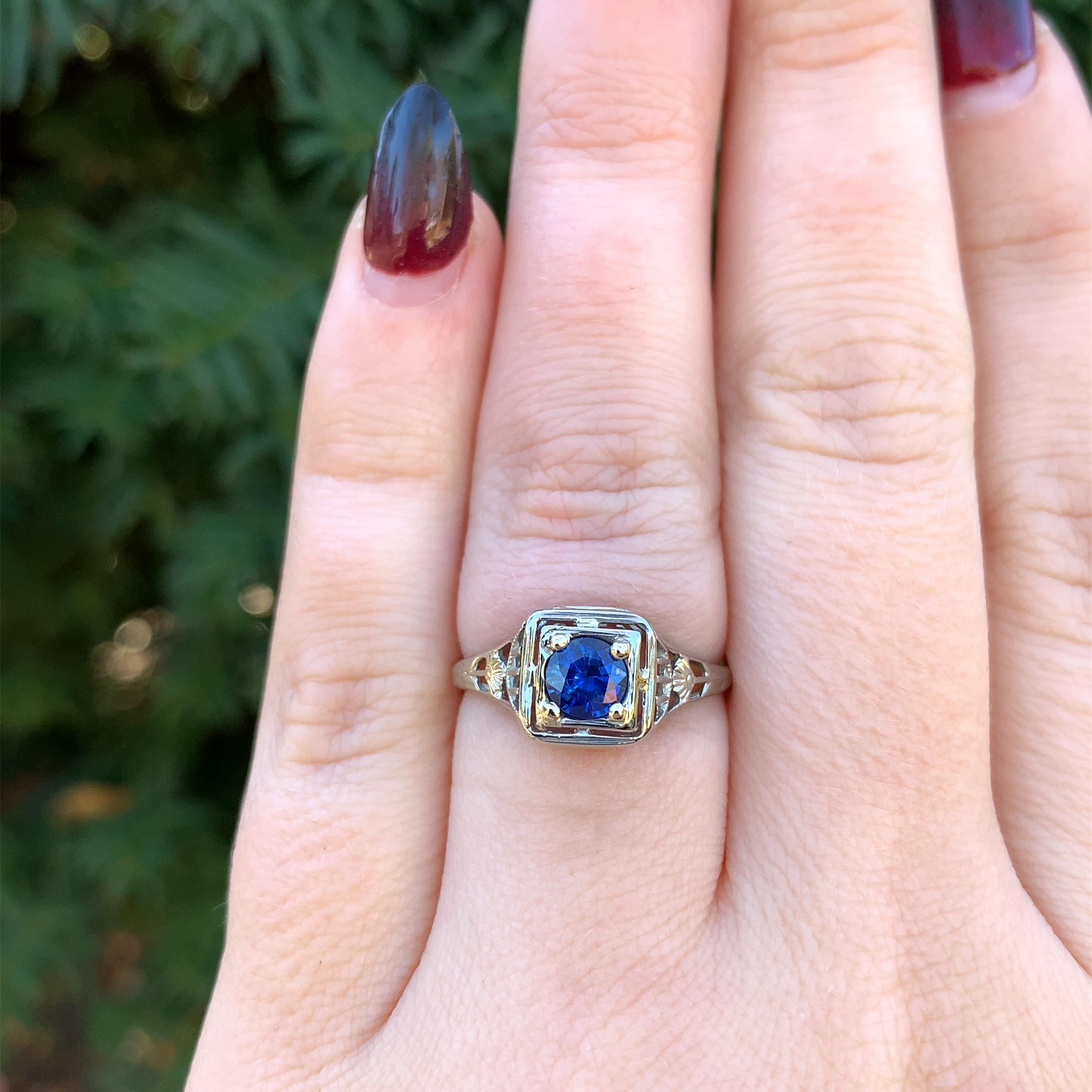 18K gold Filigree Ring with .57ct Sapphire Art Deco For Sale 1