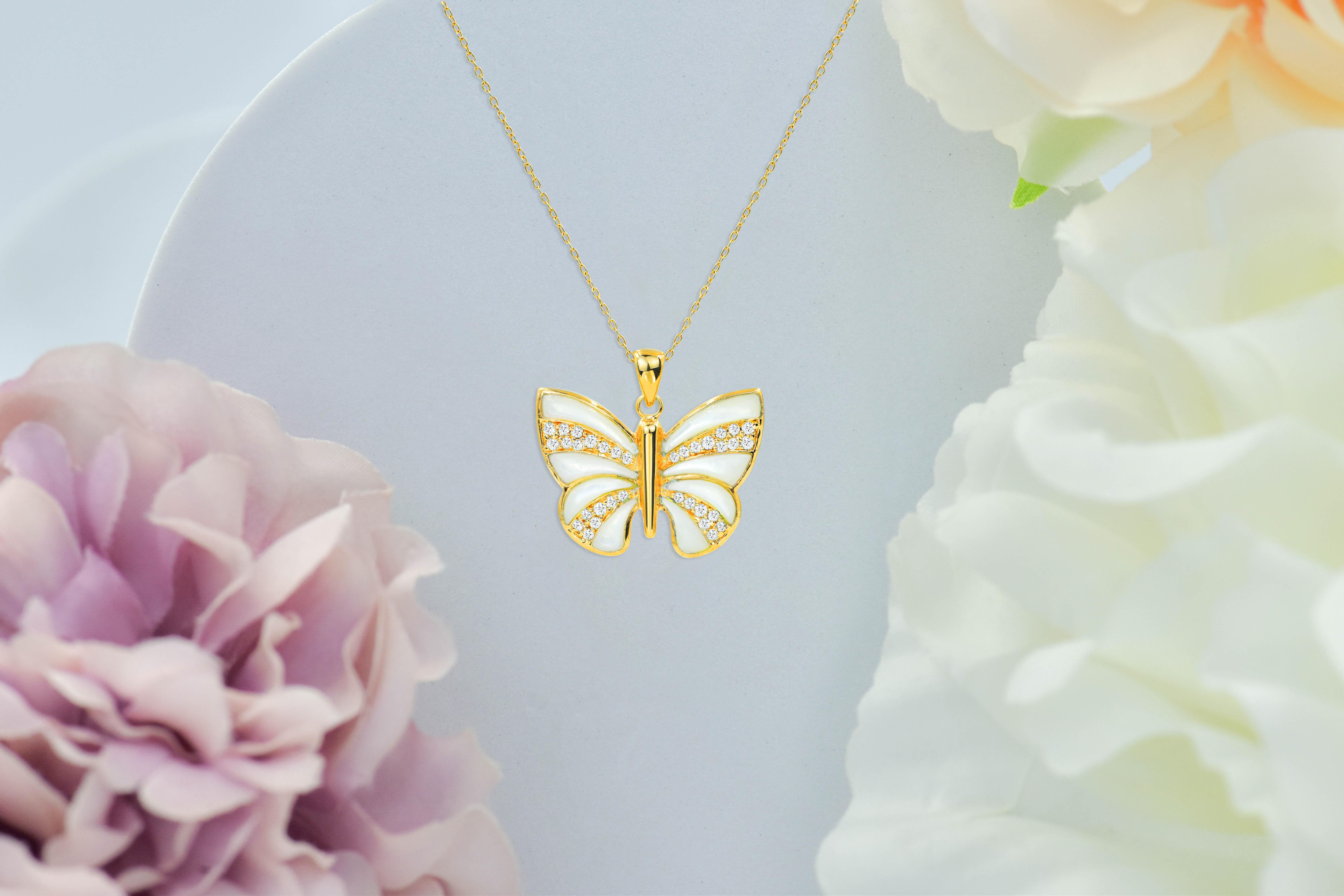 Collier papillon en or 18 carats avec  MOP Abalone Onyx et zircon naturel en vente 3