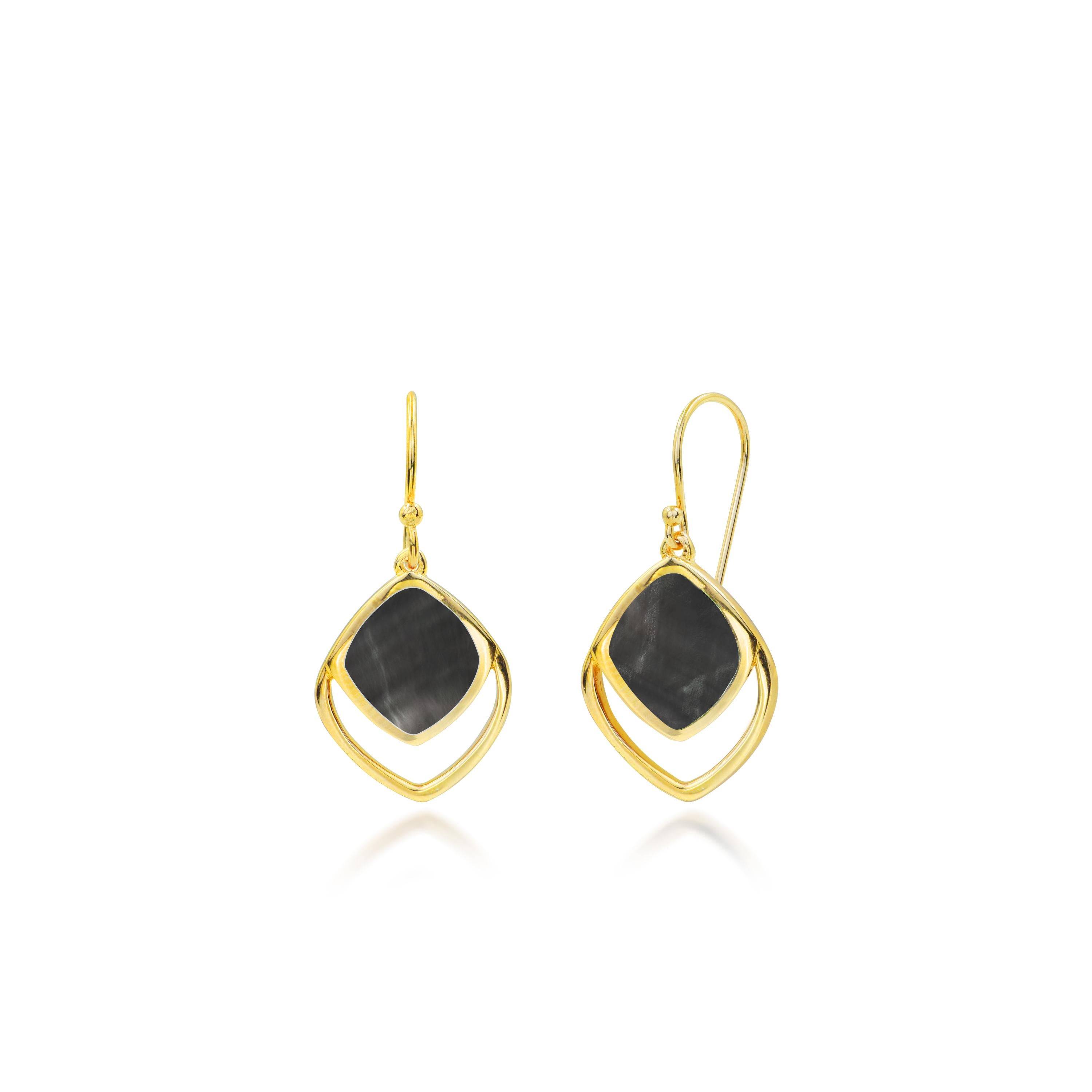 Boucles d'oreilles pendantes géométriques en or 18k avec abalone MOP, coquillage rose, onyx noir. en vente 2