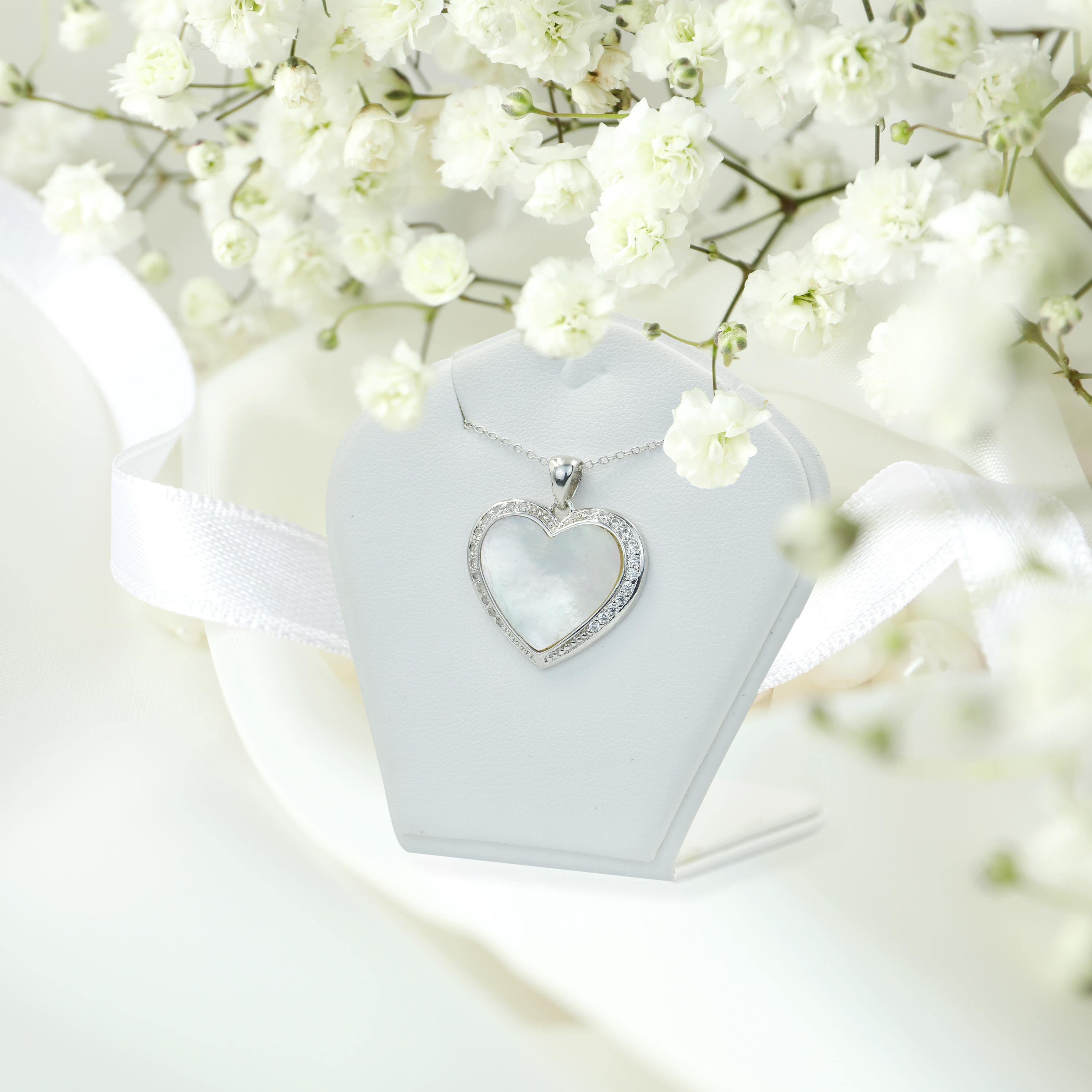 Collier en or 18 carats rempli de cœurs avec onyx rose et coquille d'ormeau MOP  zircon naturel  en vente 4