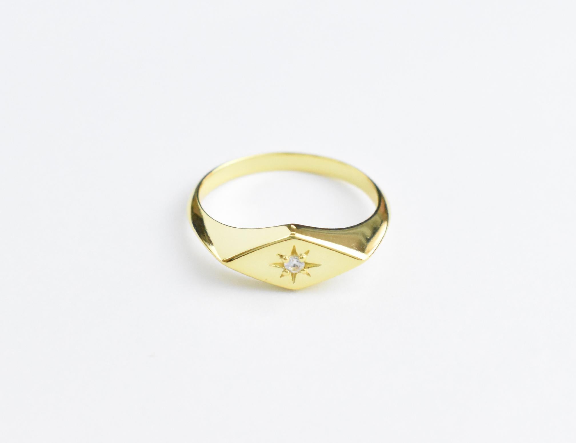 For Sale:  18K Gold Filled Natural 0.03 Carat Diamond Diamond Shape Signet Ring 2