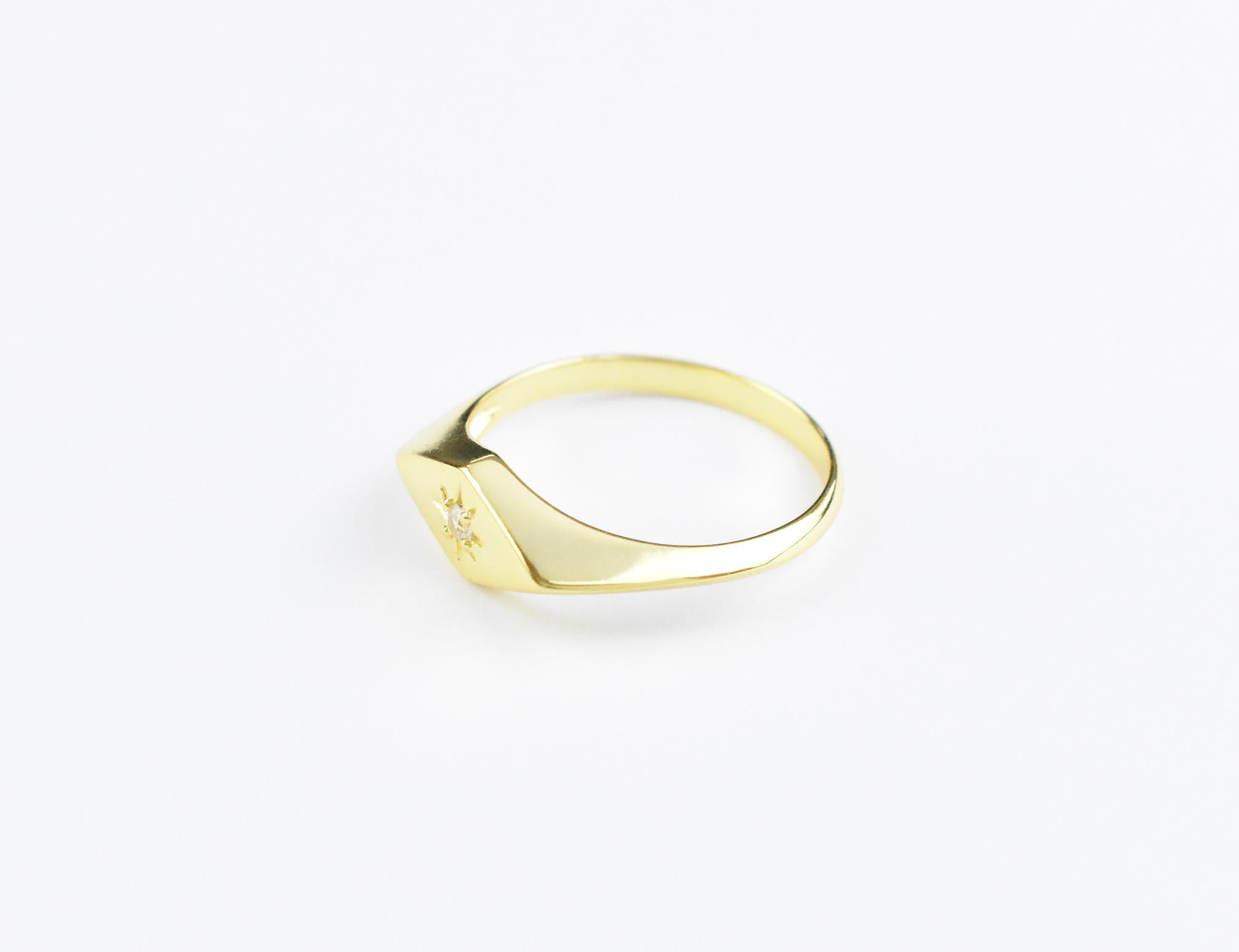 For Sale:  18K Gold Filled Natural 0.03 Carat Diamond Diamond Shape Signet Ring 4