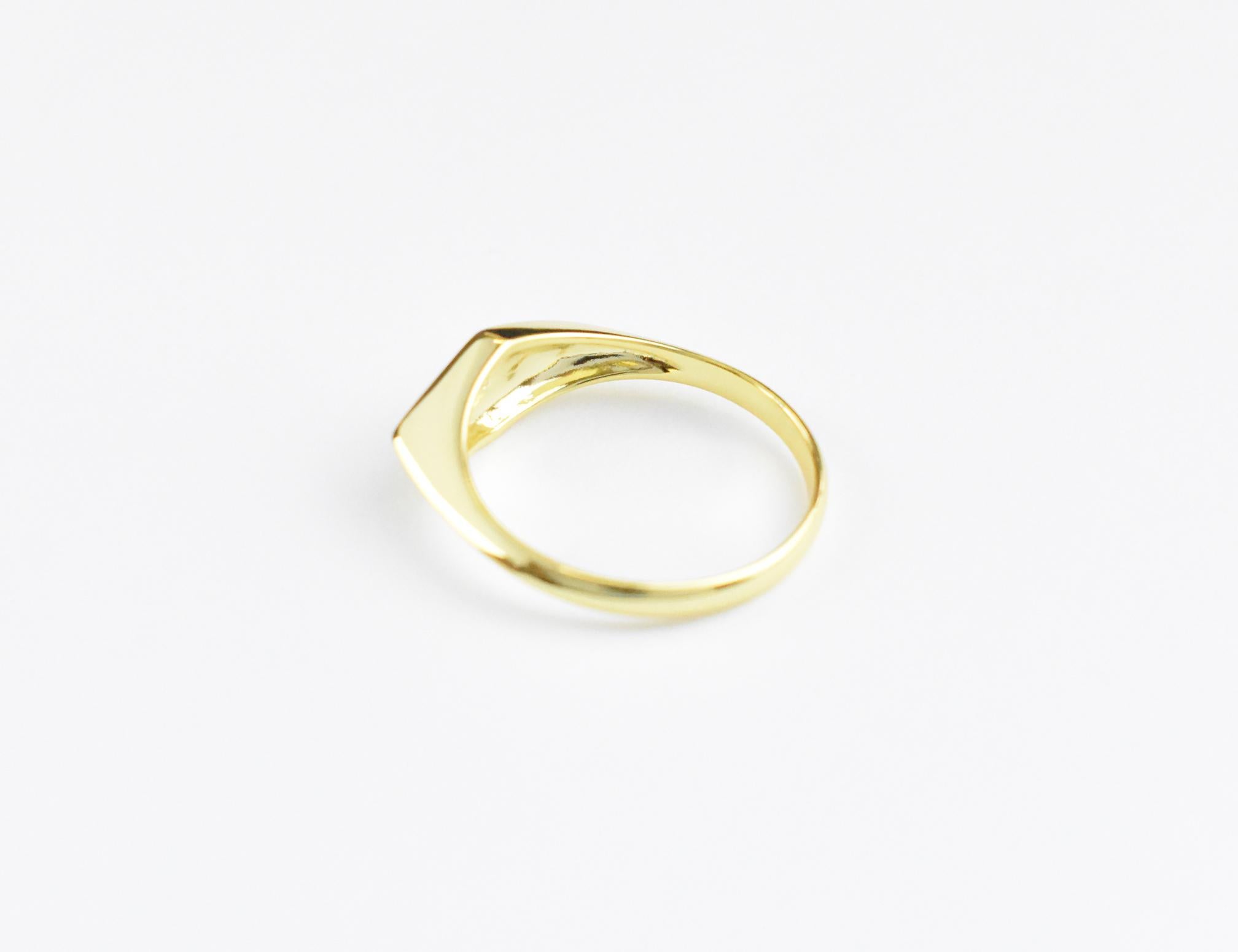 For Sale:  18K Gold Filled Natural 0.03 Carat Diamond Diamond Shape Signet Ring 6