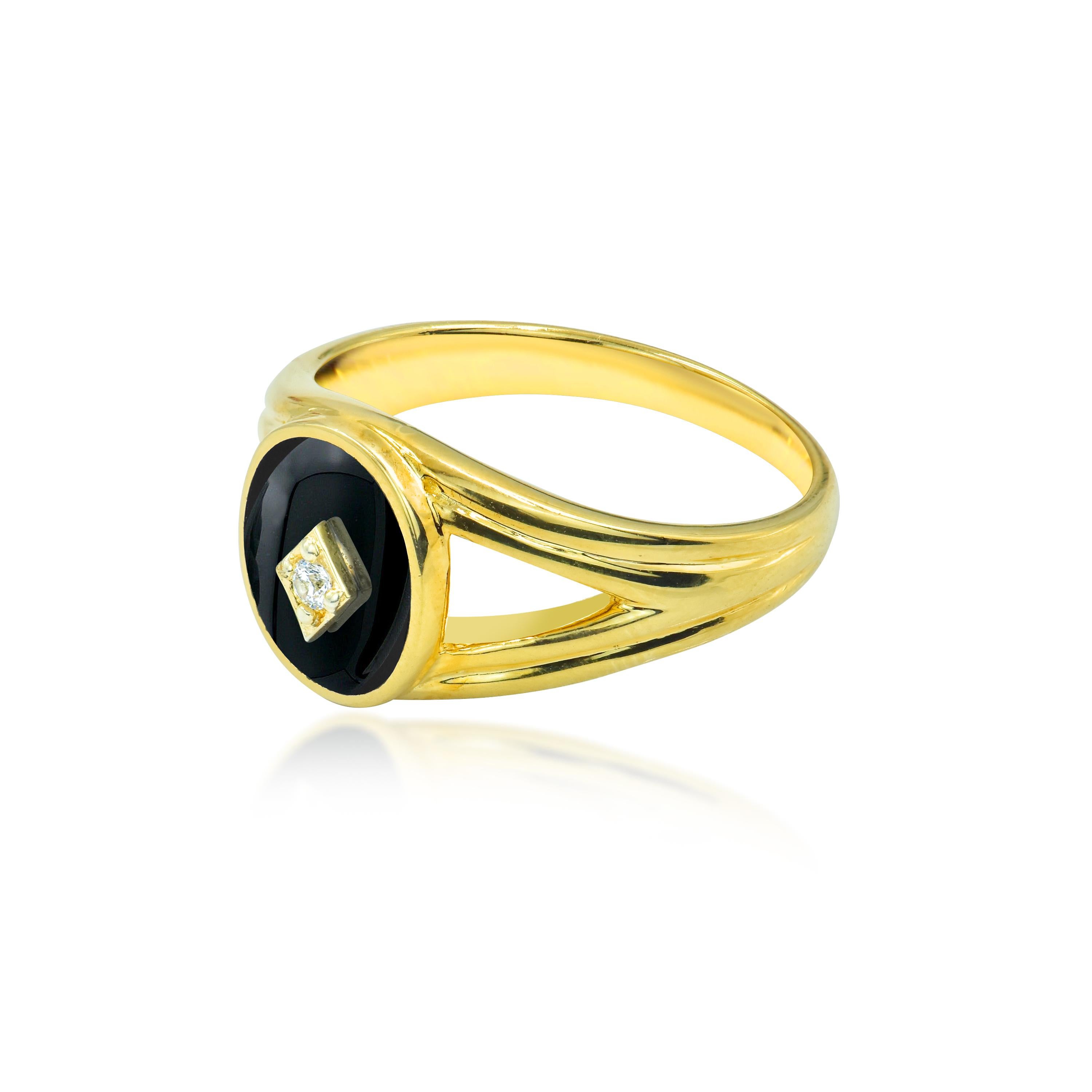 For Sale:  18K Gold filled Signet ring with Black onyx and 0.03 Carat Natural Diamond 2