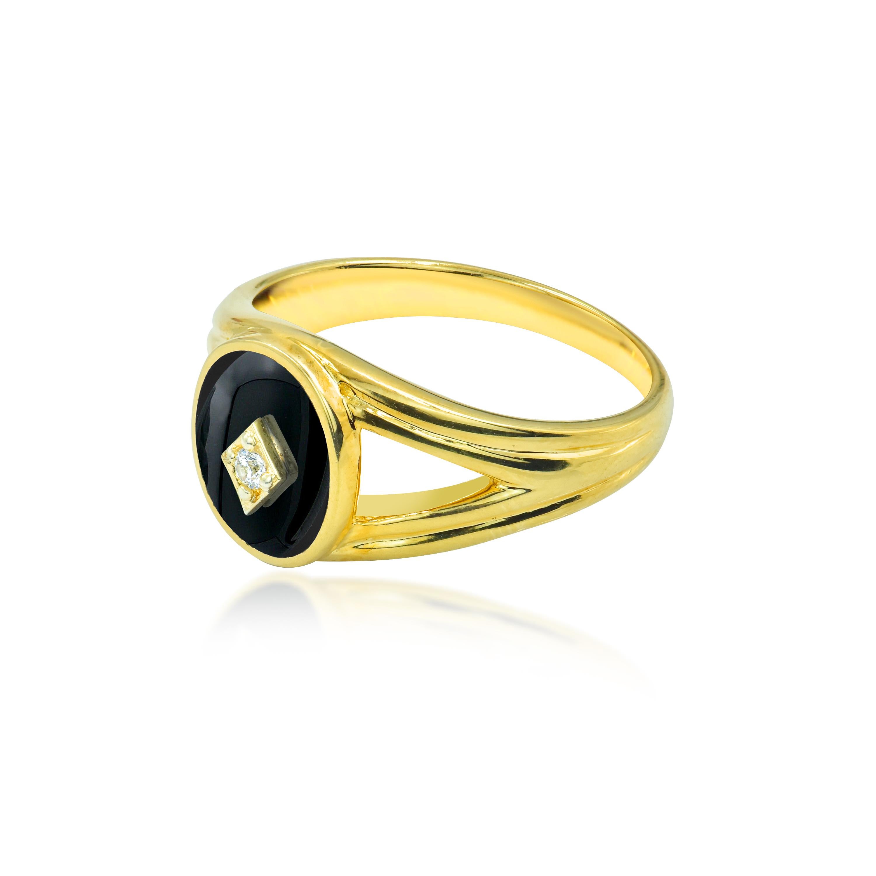 En vente :  Bague chevalière en or 18K avec onyx noir et diamant naturel de 0,03 carat 2