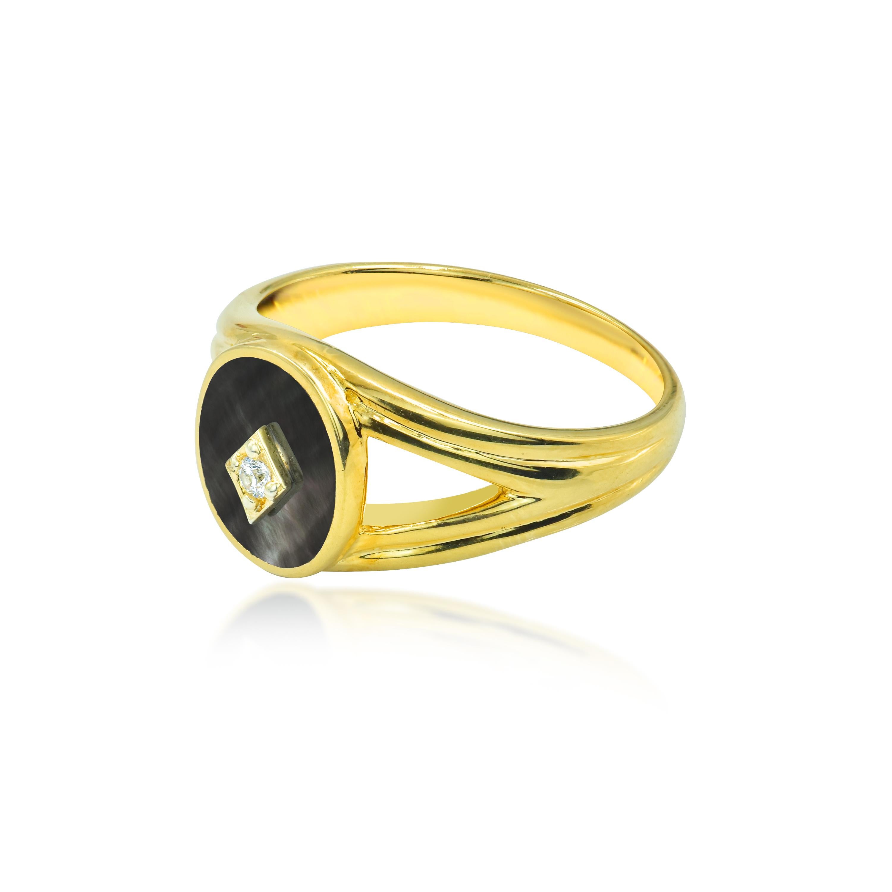 For Sale:  18K Gold filled Signet ring with Black onyx and 0.03 Carat Natural Diamond 4