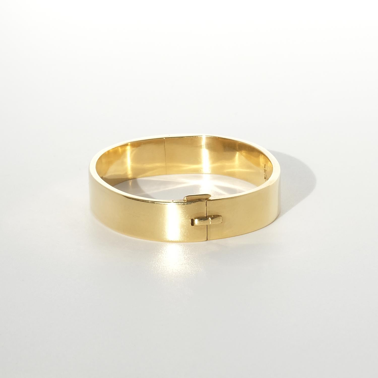 Women's or Men's 18K Gold Fixed Vintage Bracelet by Swedish Master Wiwen Nilsson Made 1946 For Sale