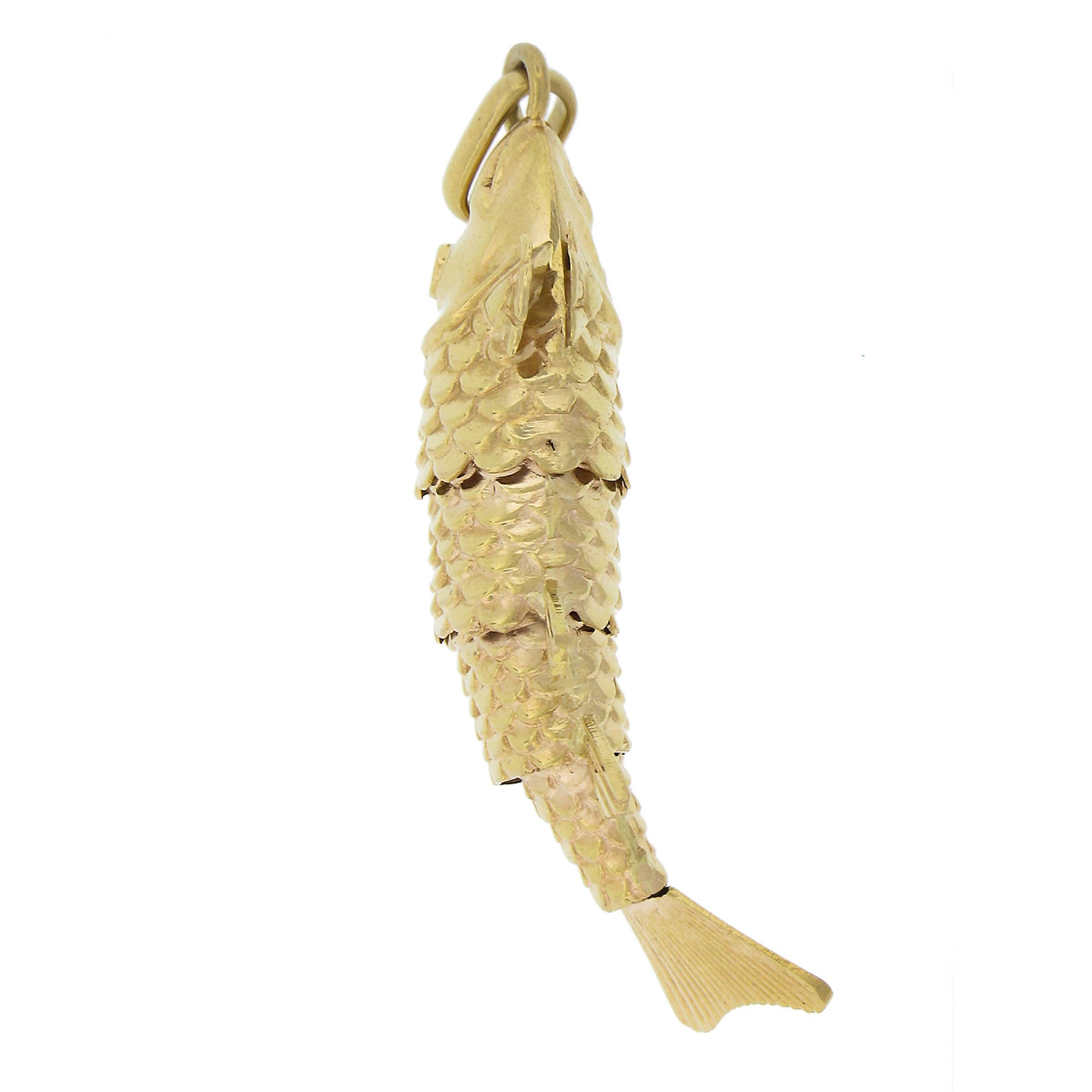 18K Gold Flexible Detailed Fluted Tail & Scales on Body Fish Charm Pendant For Sale 1