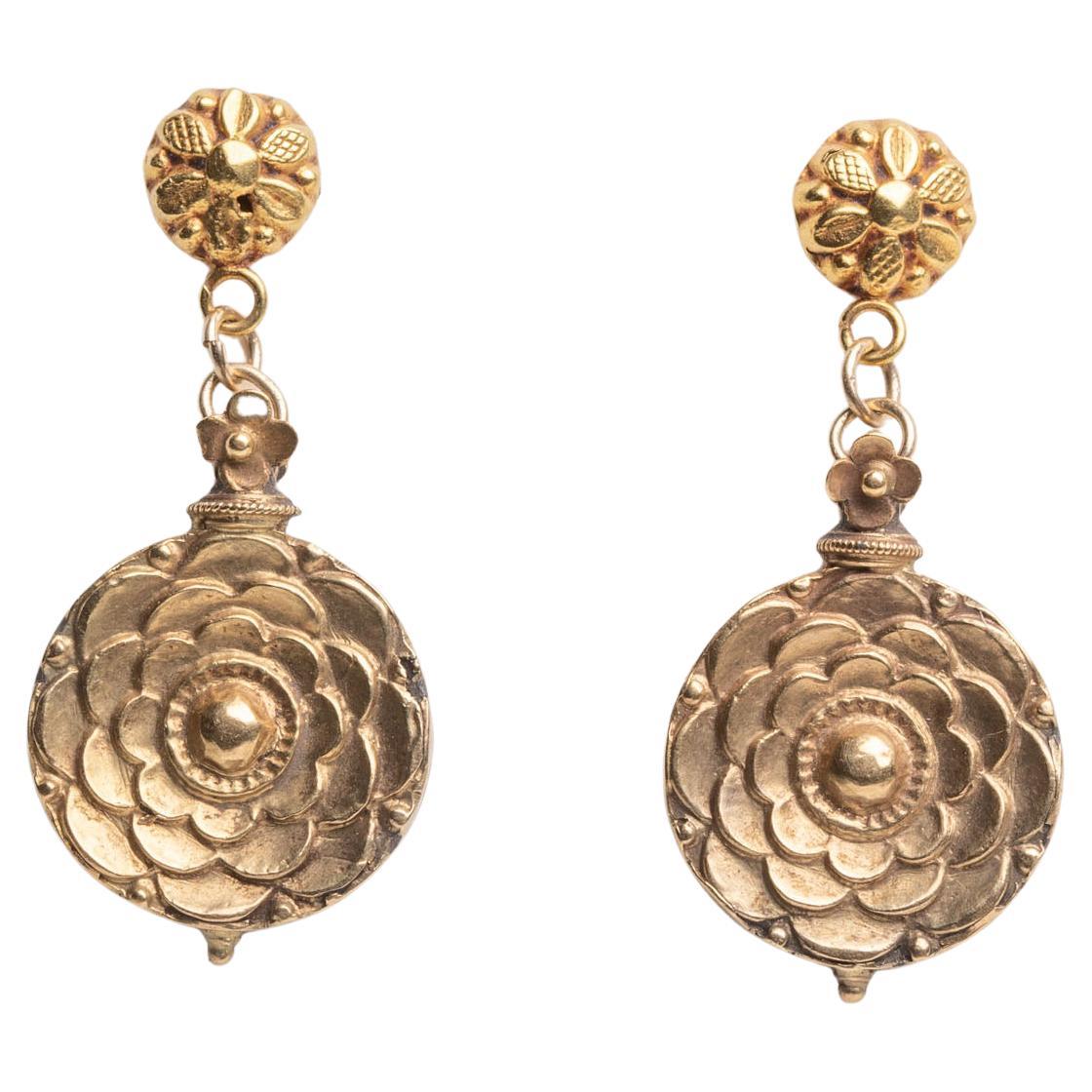 18K Gold Floral Drop Earrings For Sale