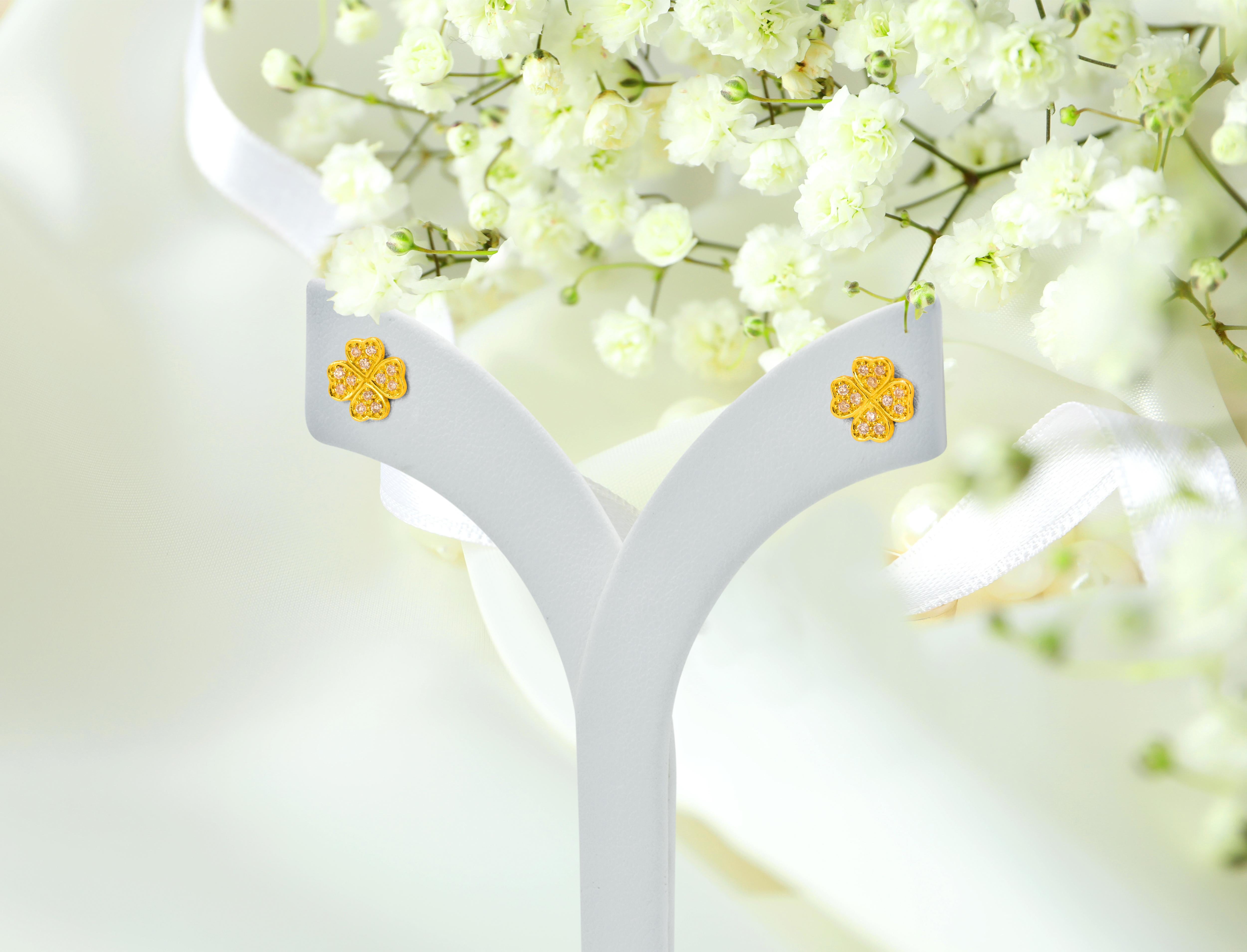 18k Gold Floral Stud Diamond Clover Stud Earrings Clover Leaf Stud For Sale 2