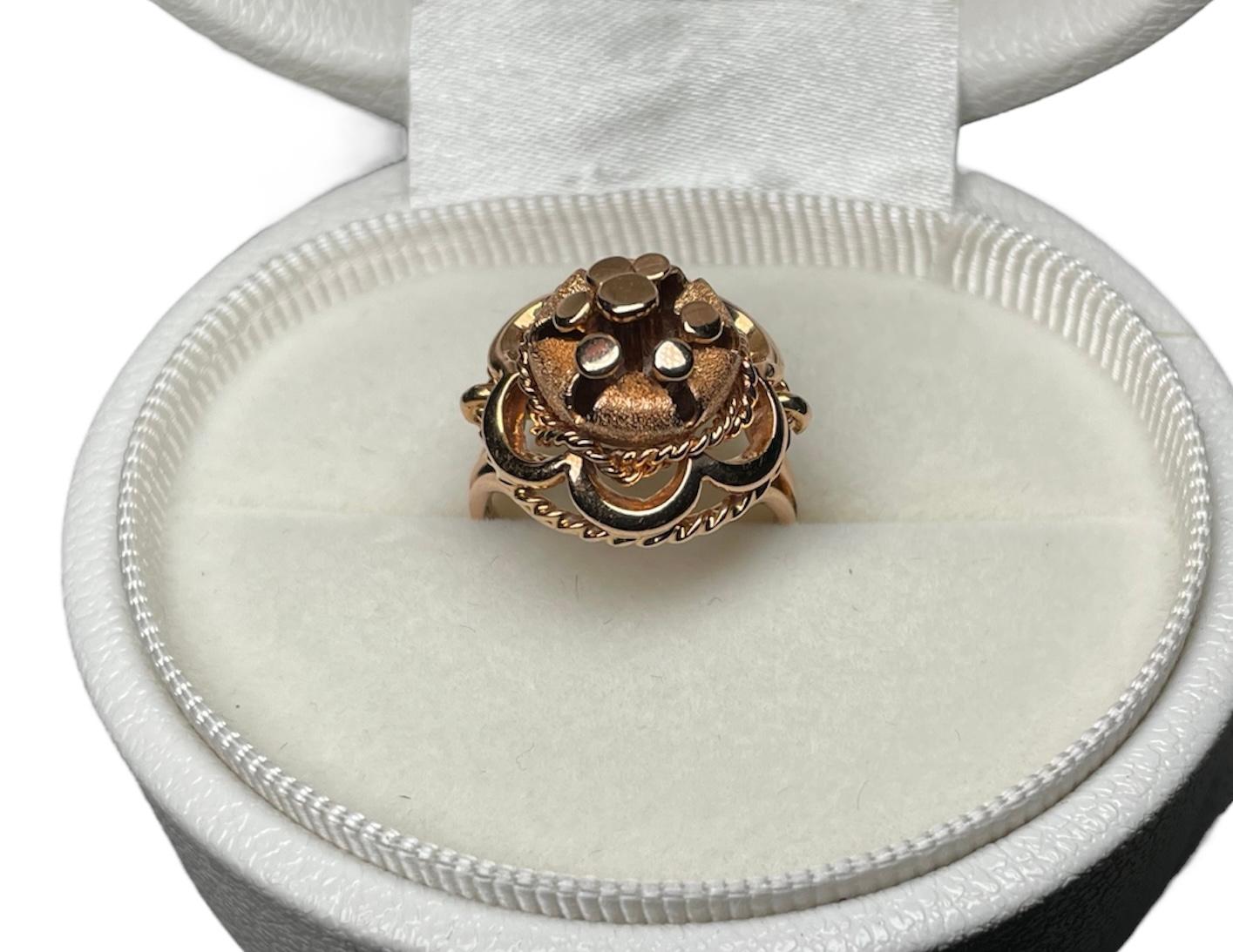18K Gold Flower Cocktail Ring For Sale 5