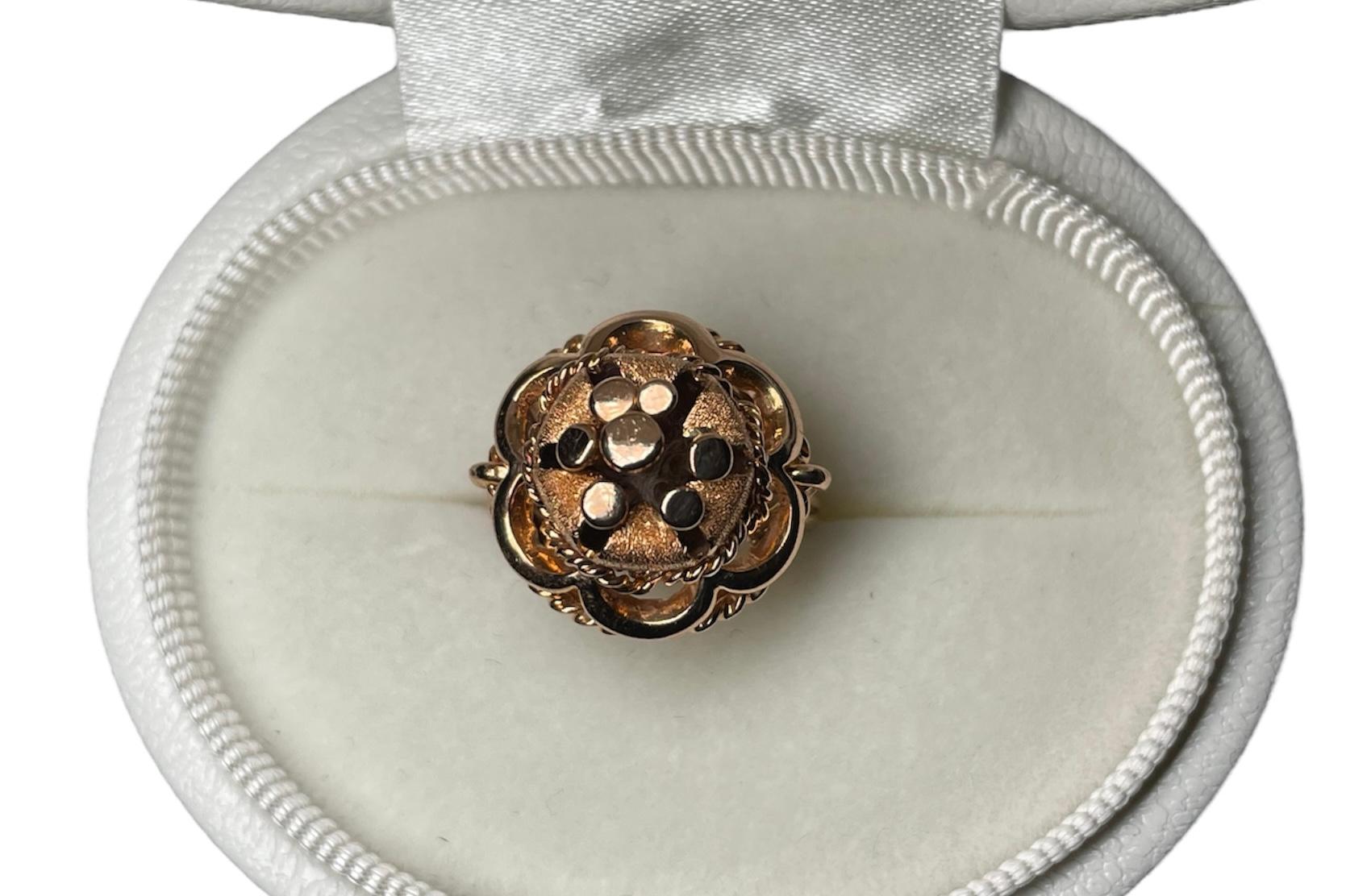 18K Gold Flower Cocktail Ring For Sale 6