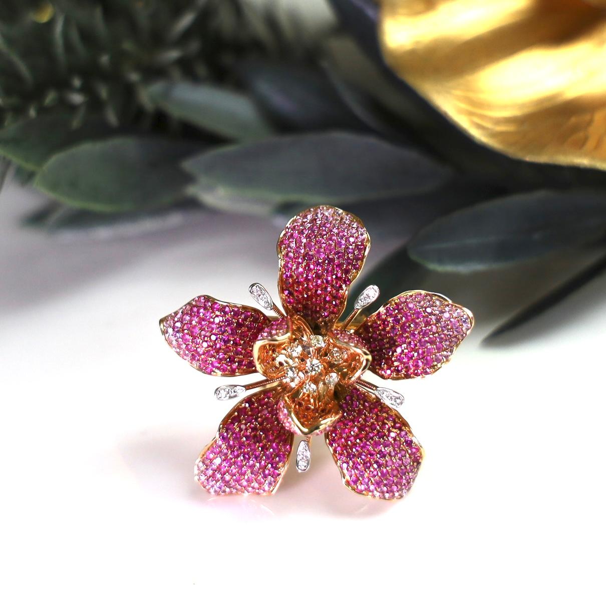 18K Gold Flower Collection Fuschia Gemstone Ring For Sale 1