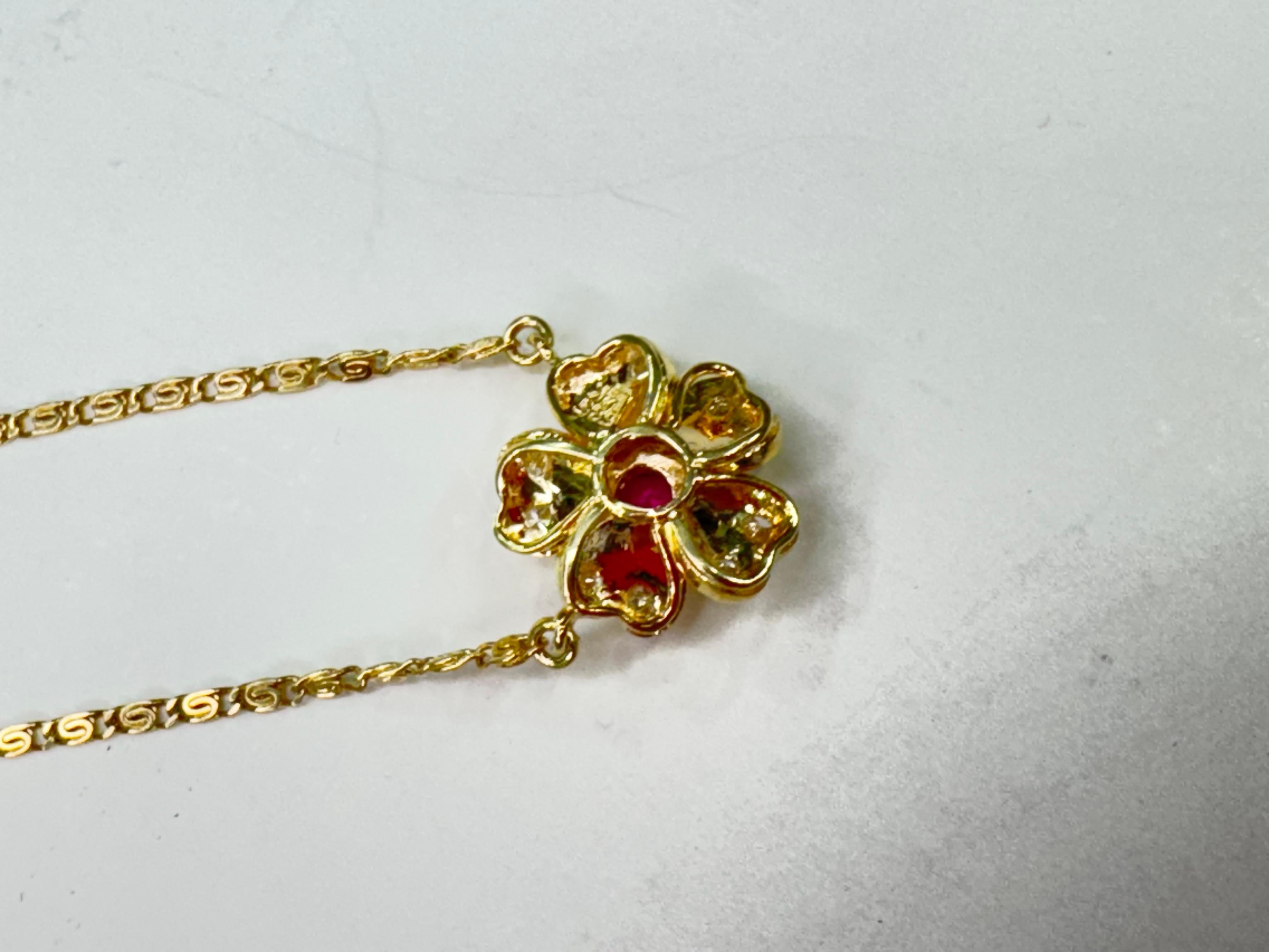 Collier de fleurs en or 18K en vente 1