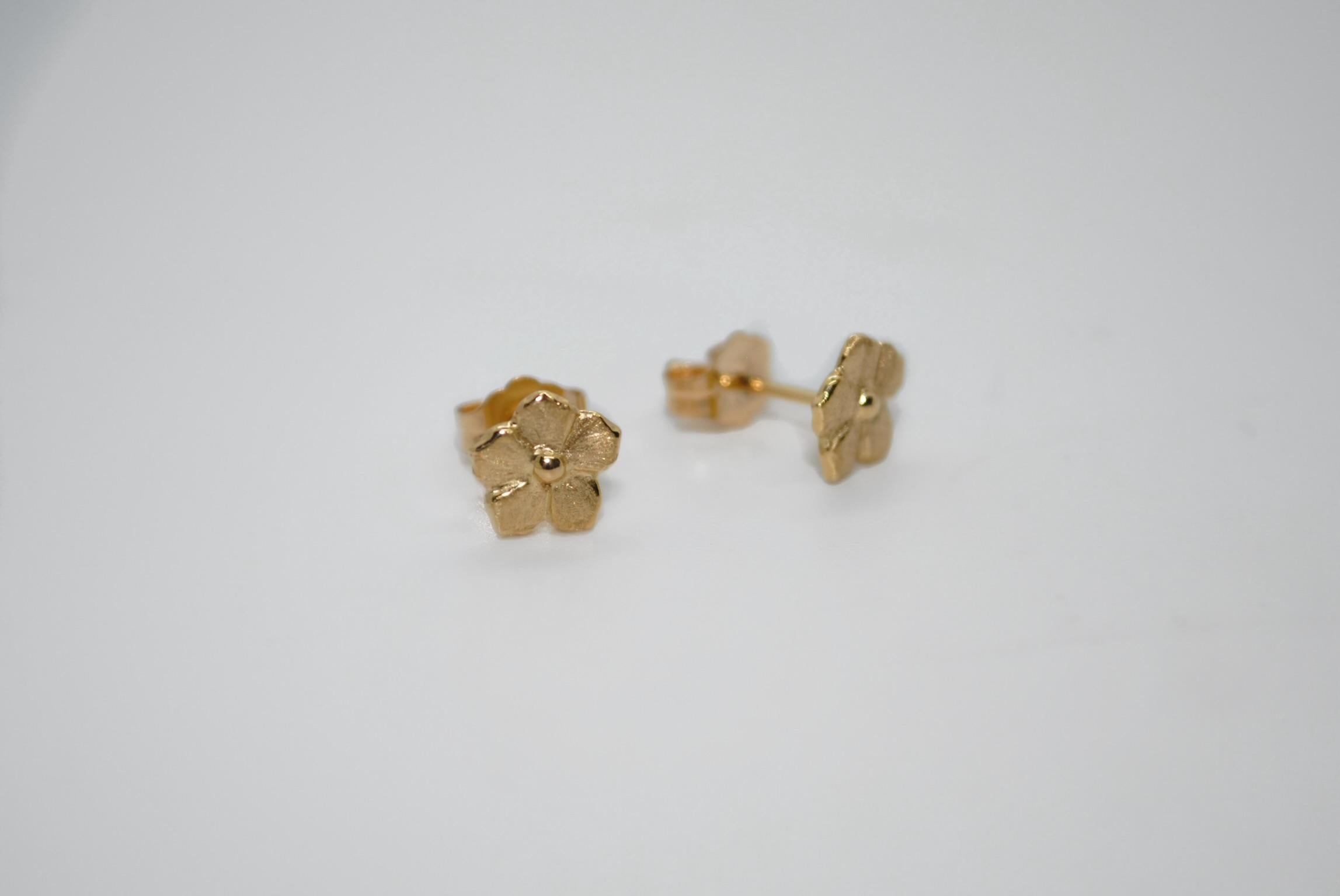 Women's or Men's 18K Gold Forget me Not Earrings For Sale
