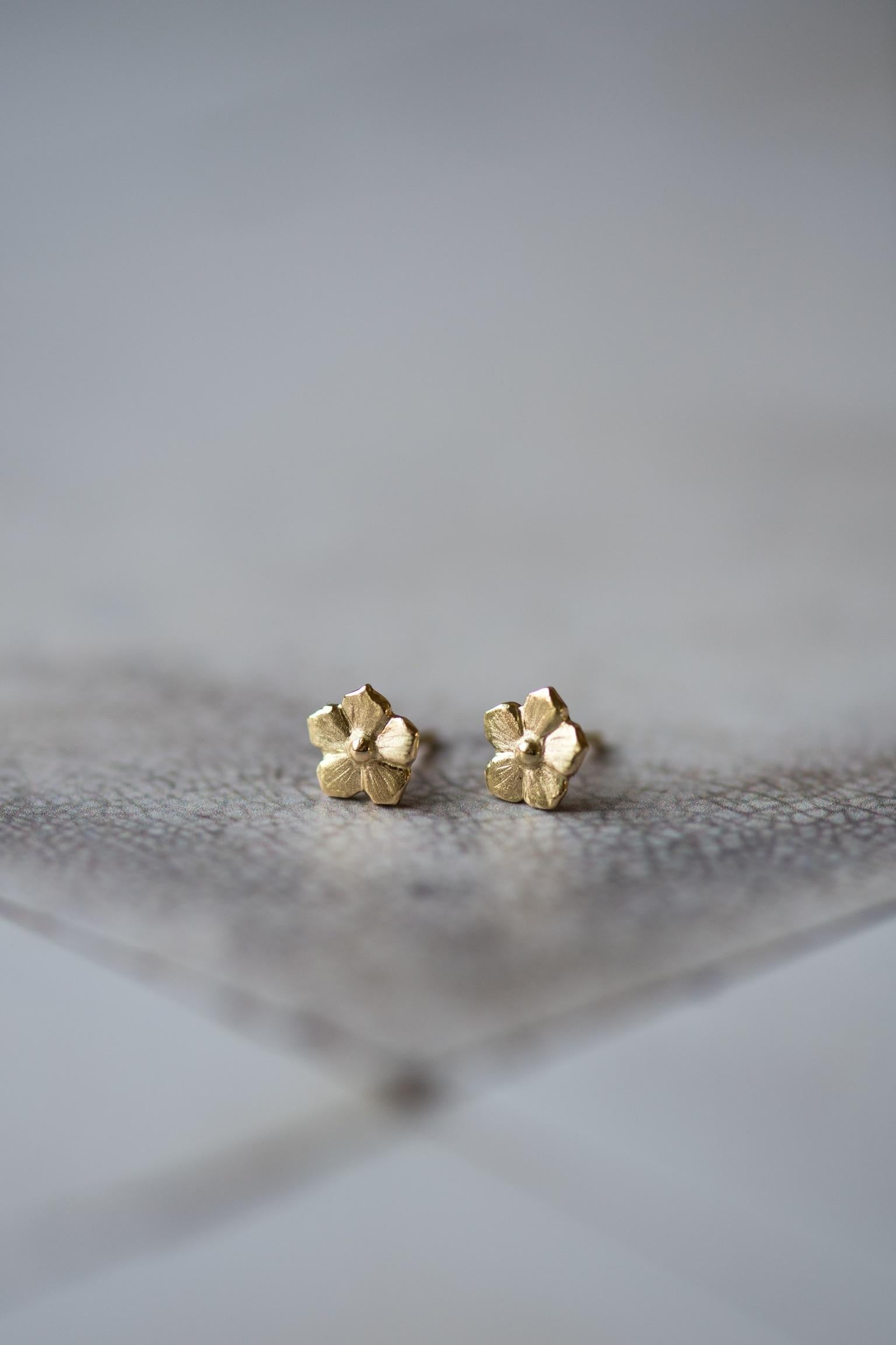 18K Gold Forget me Not Earrings For Sale 1