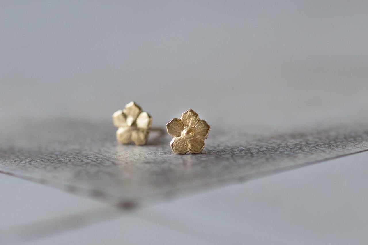18K Gold Forget me Not Earrings For Sale 2
