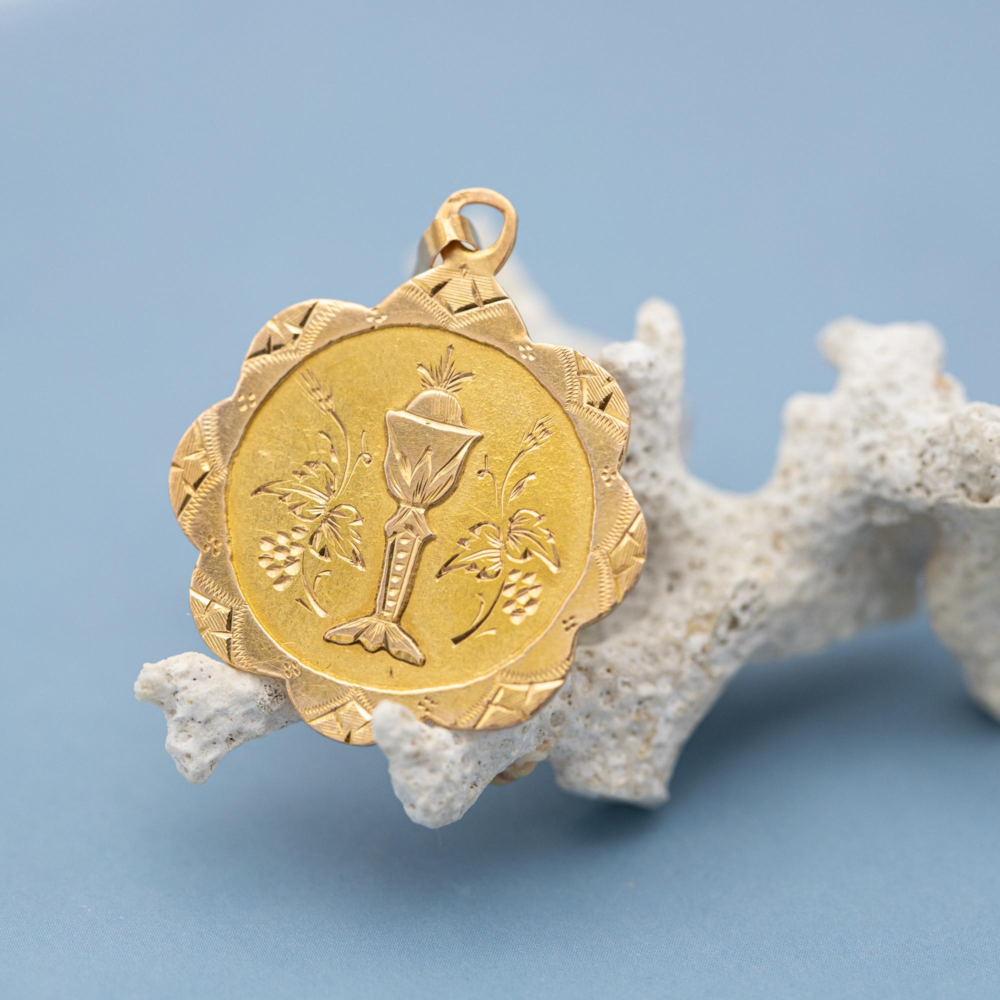 18K gold French Chalice & host charm, rare Antique Catholic - Souvenir communion 5