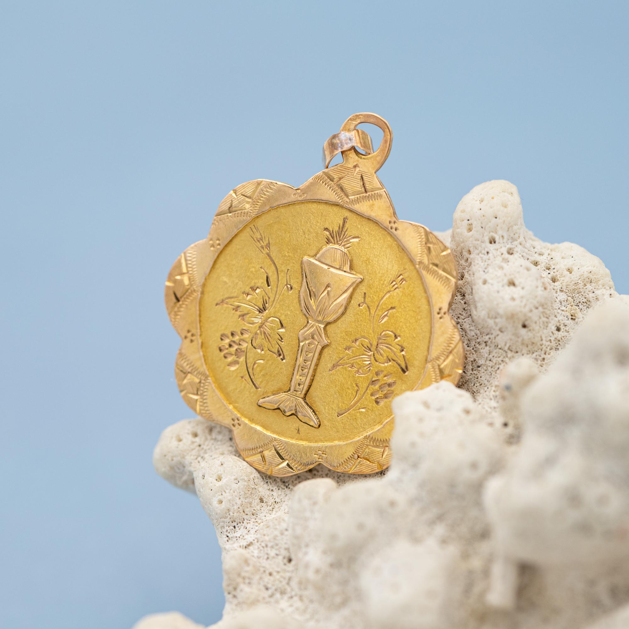 18K gold French Chalice & host charm, rare Antique Catholic - Souvenir communion 3