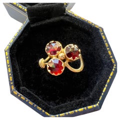 Vintage 18K gold French Perpignan garnet clover ring