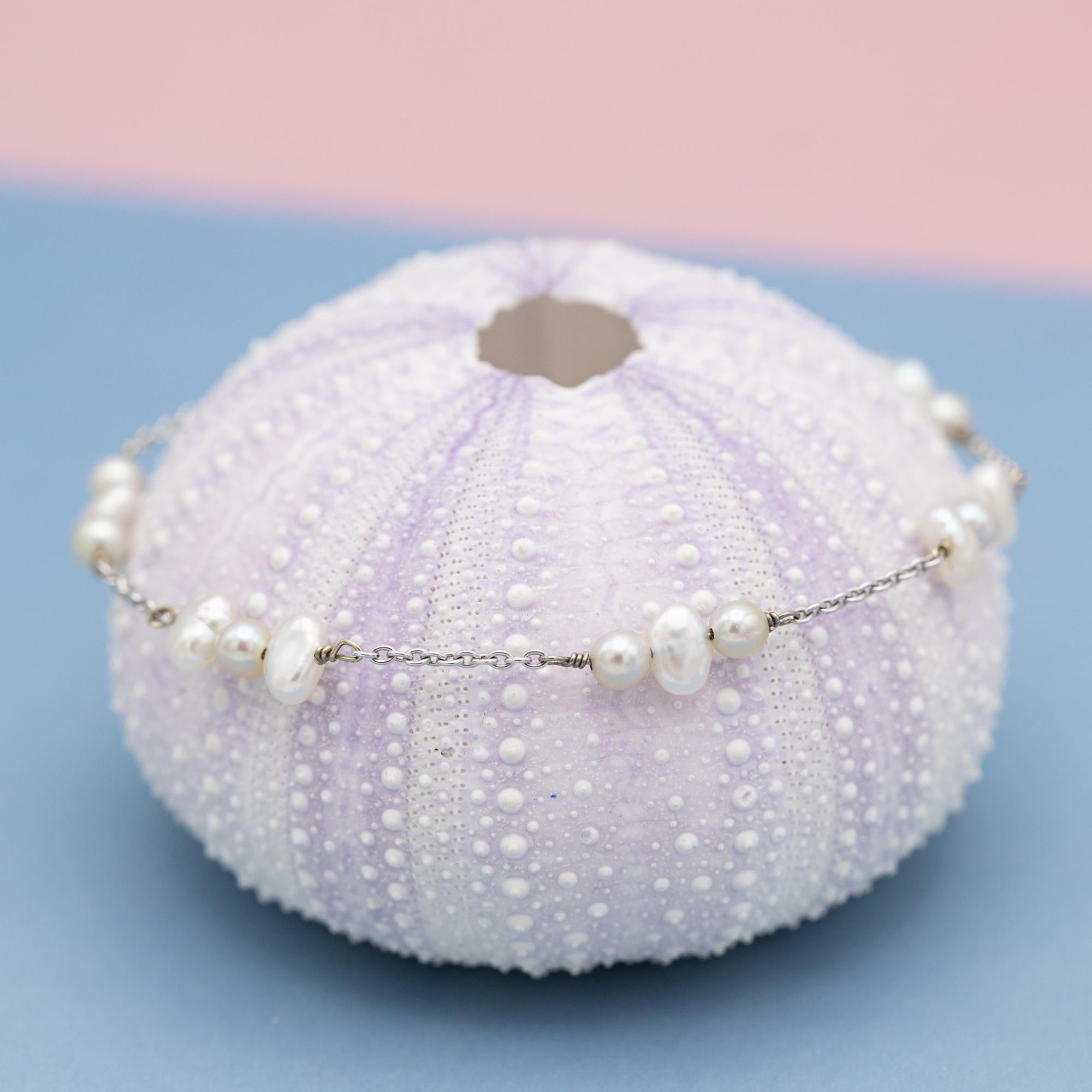 18k gold - French white gold pearl Necklace - Birthstone April - Thin chain In Good Condition In Antwerp, BE