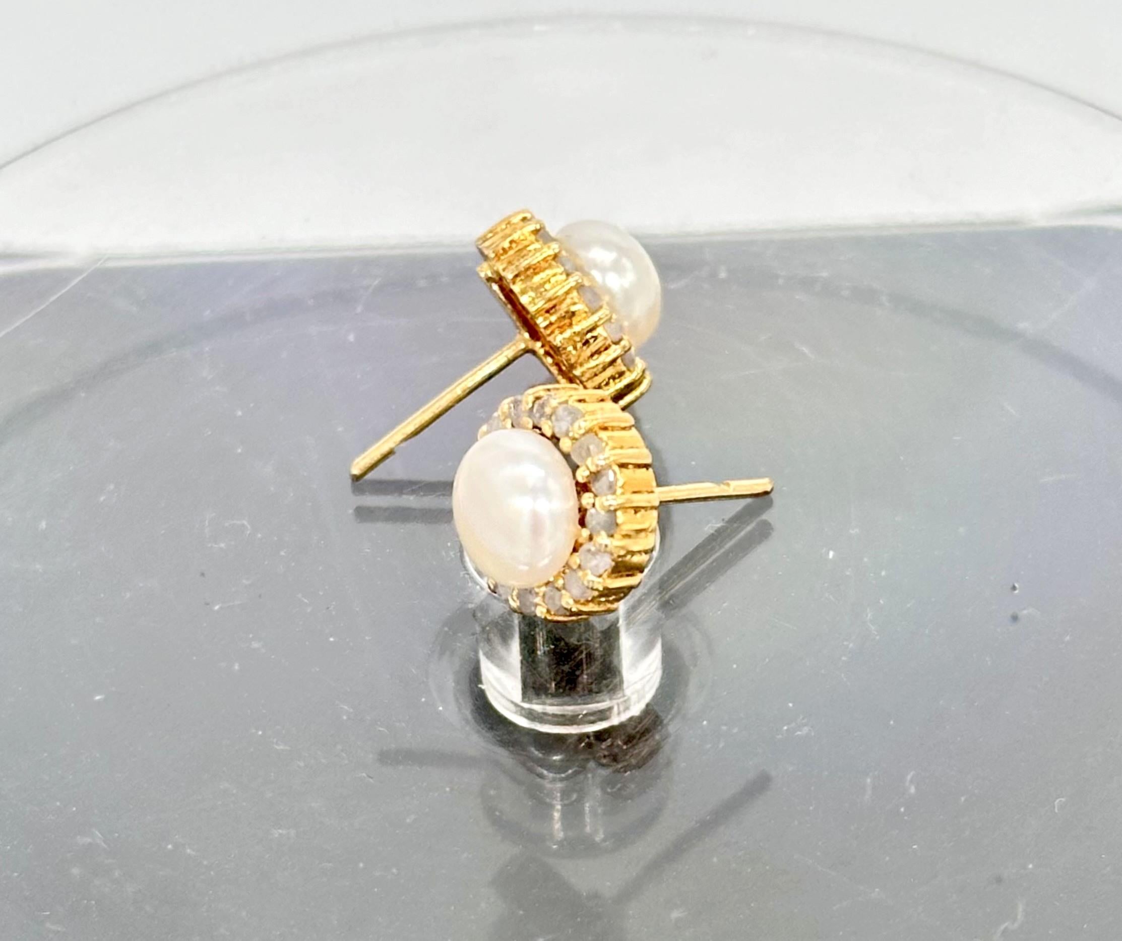 Taglio misto Orecchini a lobo con perle d'acqua dolce e diamanti in oro 18K in vendita