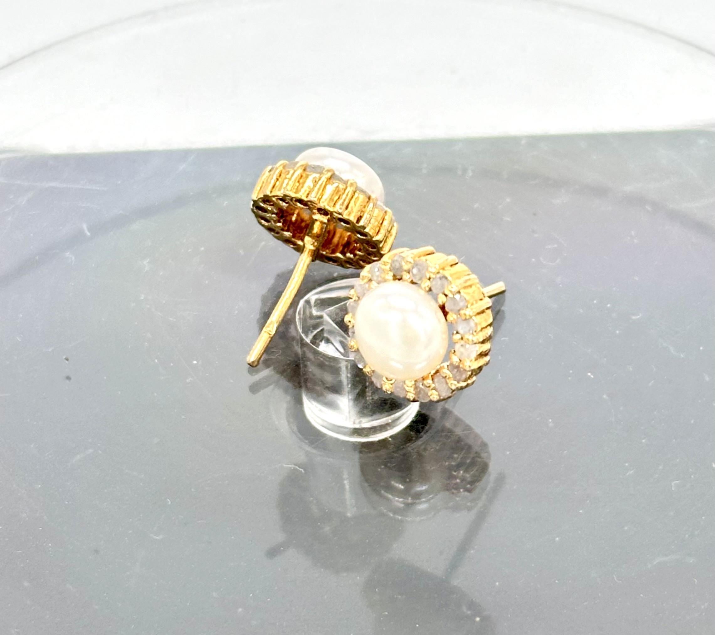 Orecchini a lobo con perle d'acqua dolce e diamanti in oro 18K in vendita 1