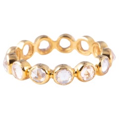 Alliance « Eternity » en or 18 carats sertie de saphirs blancs taille rose – AD1655