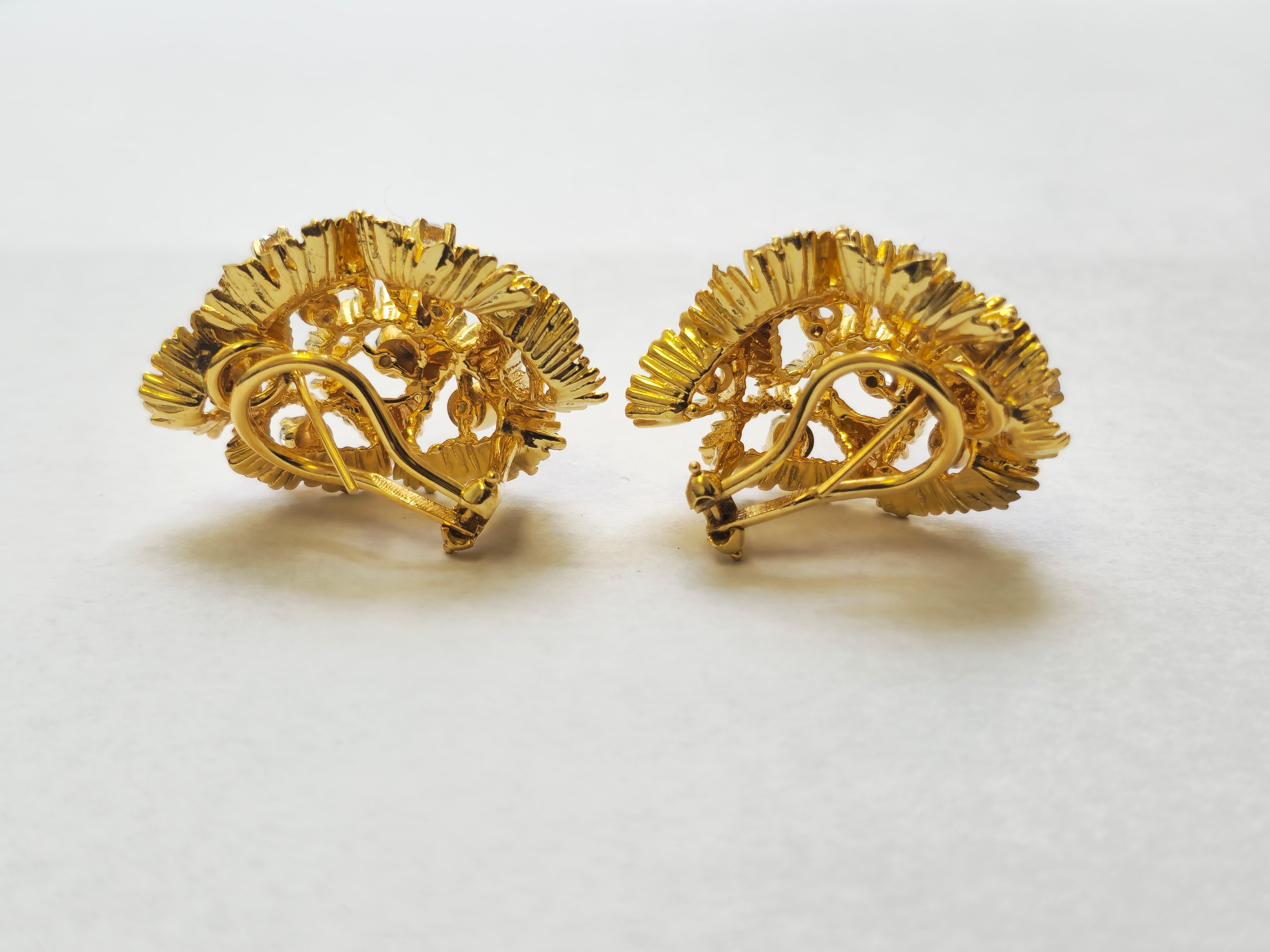 18k Gold Full Set: Ring, Earrings, Pendant/Pin For Sale 4