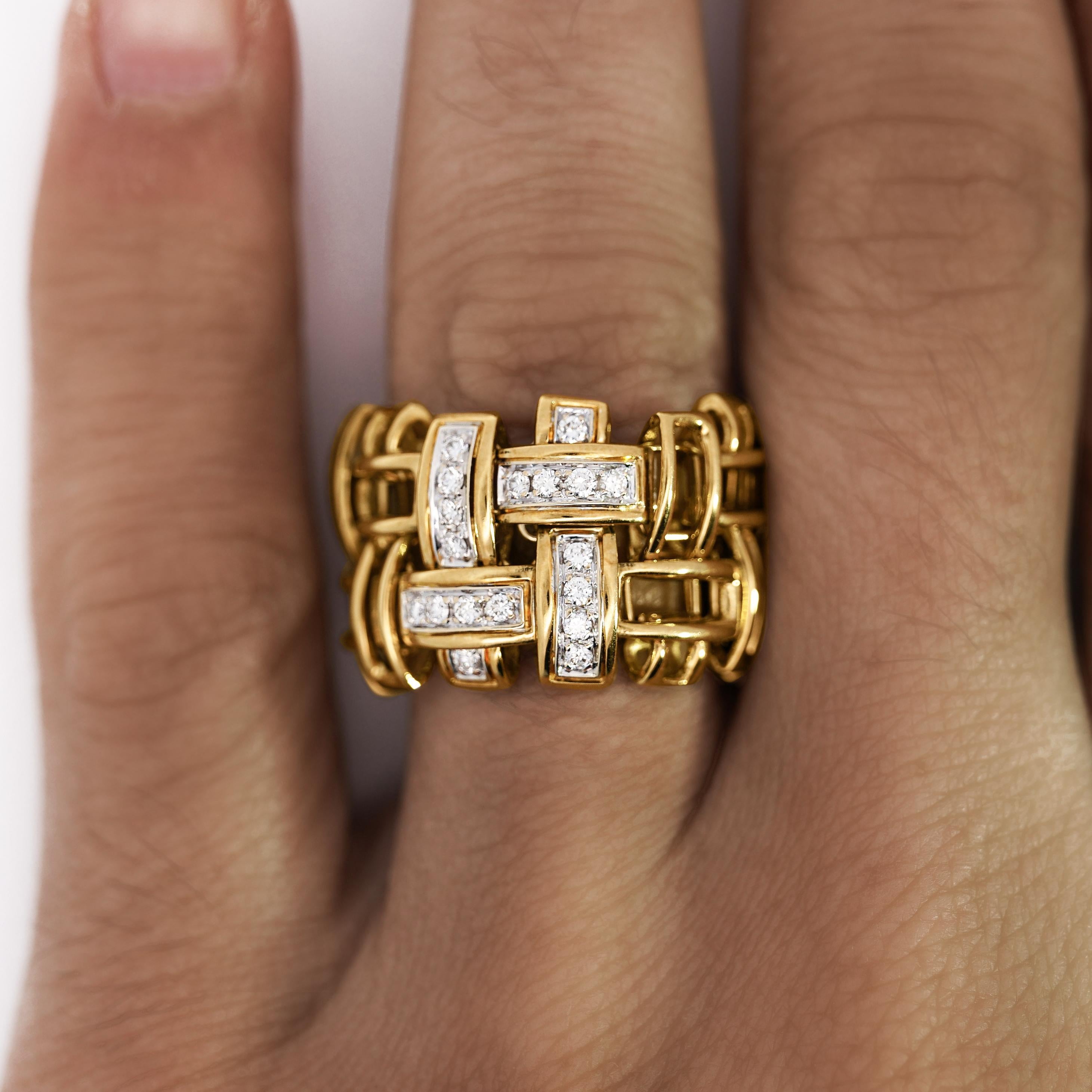 18K Gold Garavelli Signed Men's Italian Diamond Cage Link Ring In Excellent Condition For Sale In Miami, FL