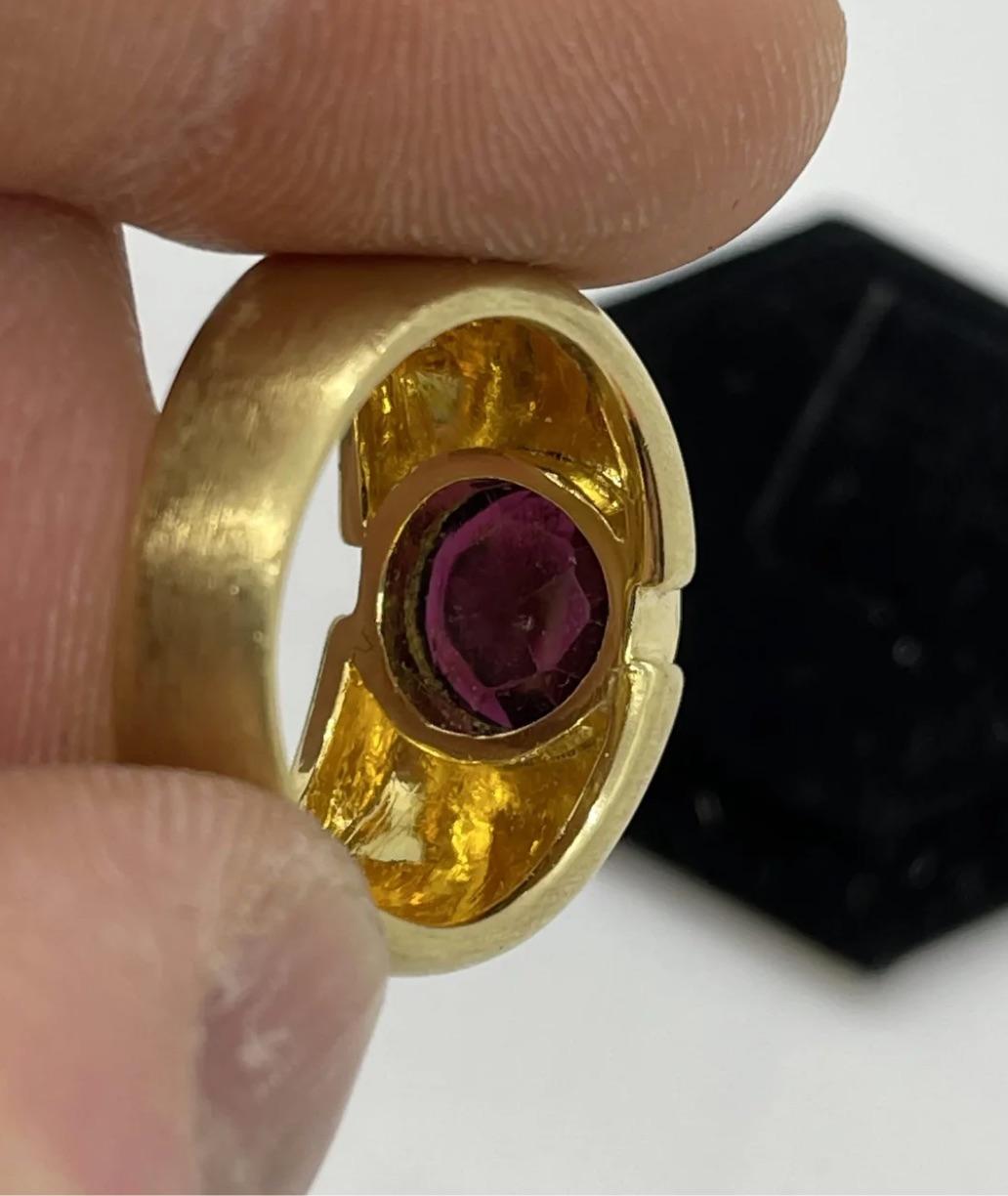 18k Gold Garnet Ring

Consistent with age and use please see the photos for condition
Please ask for more photos if you need we will send them with in 24-48 hours

Due to the item's age do not expect items to be in perfect condition and I may not
