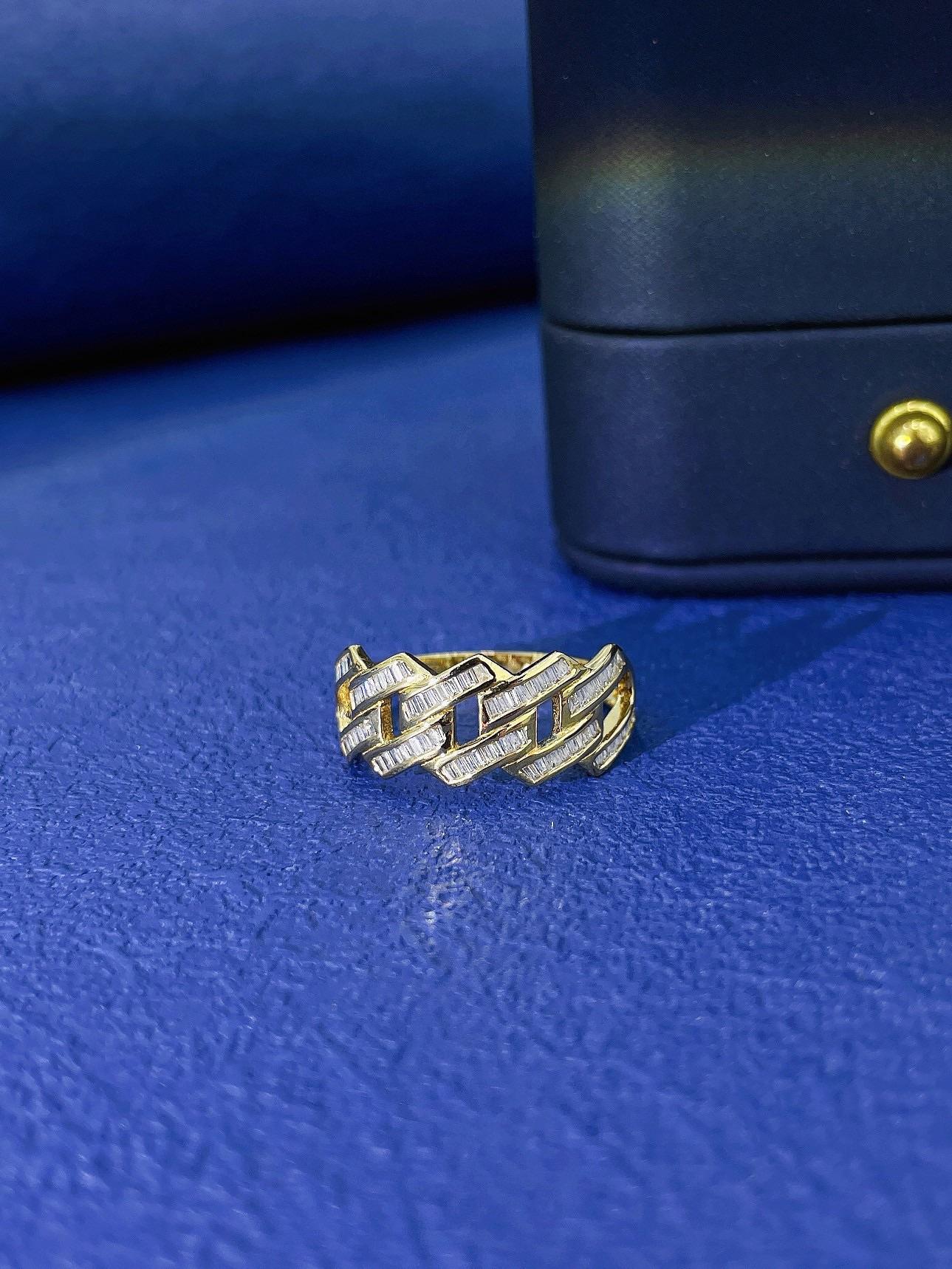18K Gold Geometric Cuban Link Diamond Ring In New Condition For Sale In Hong Kong, HK