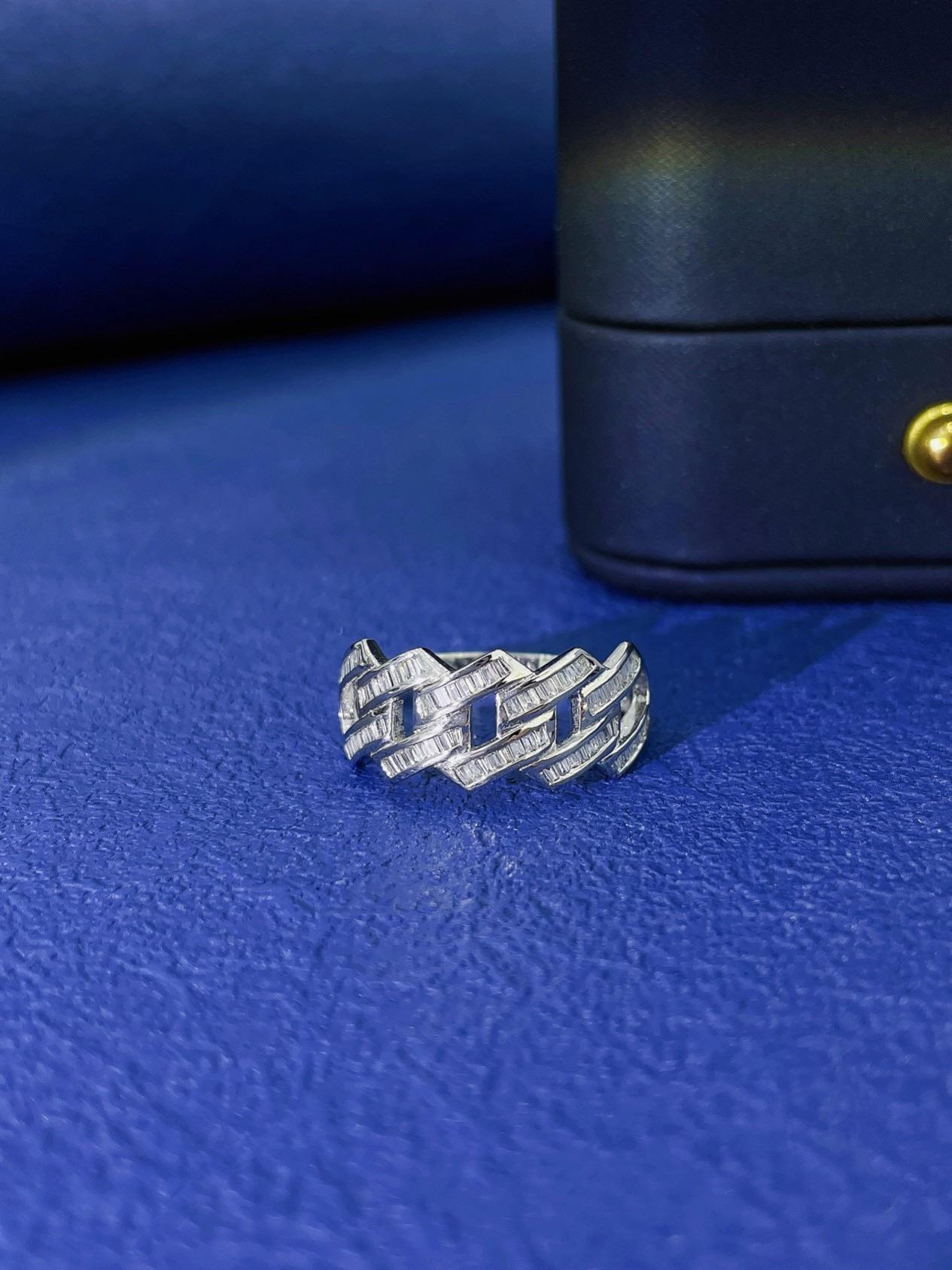 18K Gold Geometric Cuban Link Diamond Ring For Sale 3