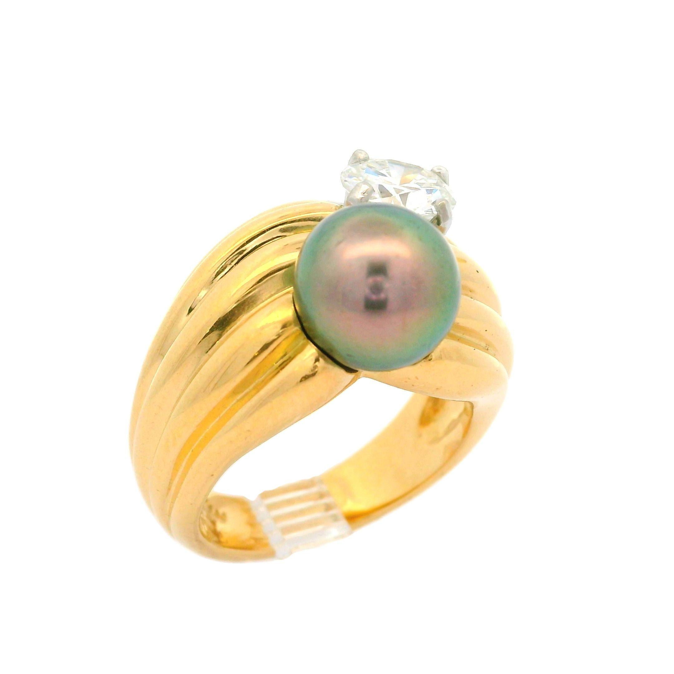18k Gold Gia 1.02ct F vs Diamond & Tahitian Pearl Grooved Bypass Cocktail Ring For Sale 2