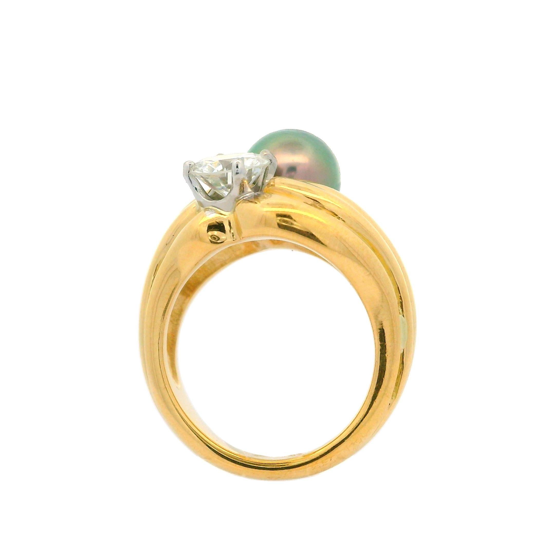 18k Gold Gia 1.02ct F vs Diamond & Tahitian Pearl Grooved Bypass Cocktail Ring For Sale 3