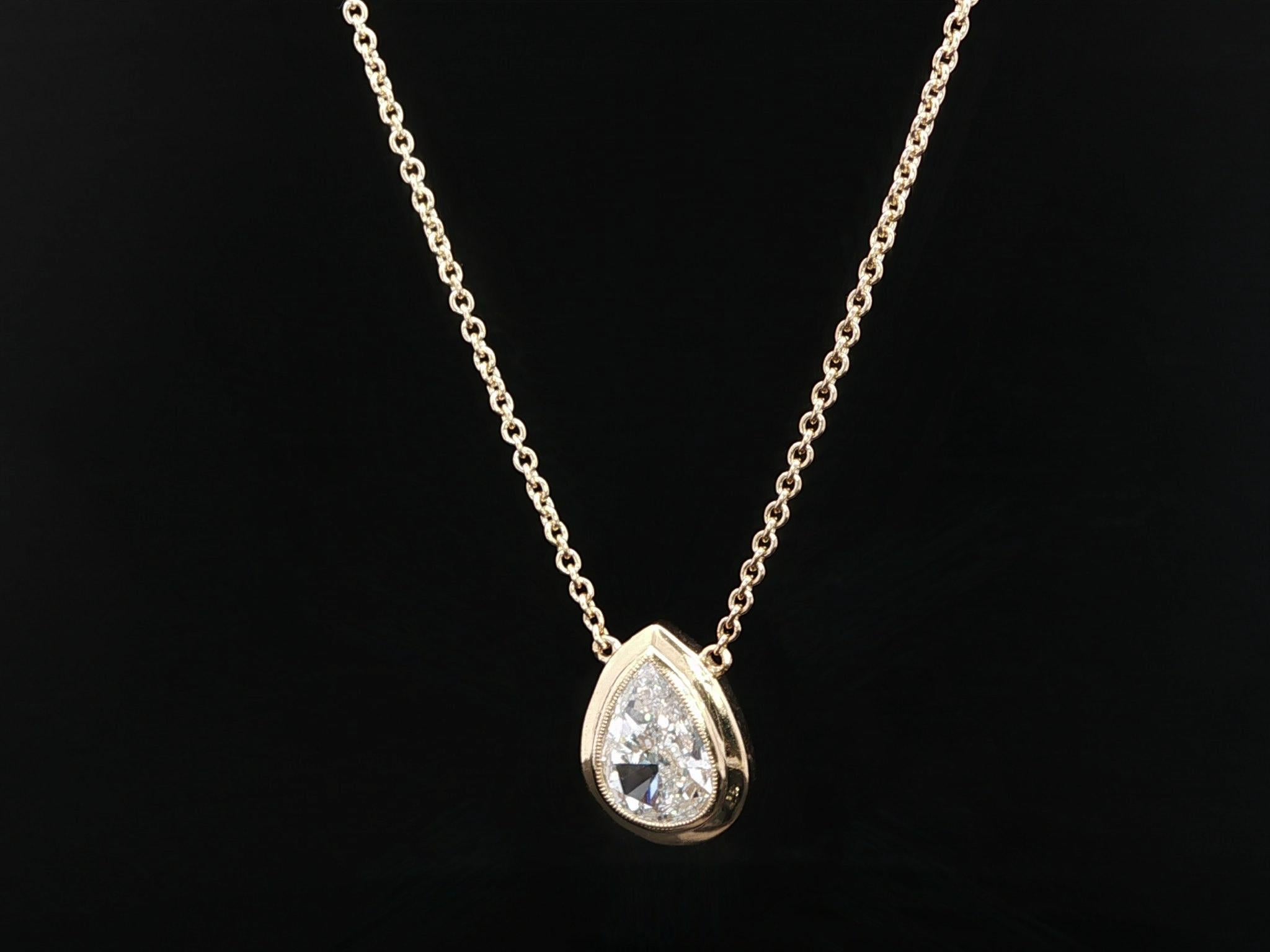 Collier pendentif en or 18k GIA 1.19ct Pear Bezel Diamond Solitaire Tear Drop en vente 5
