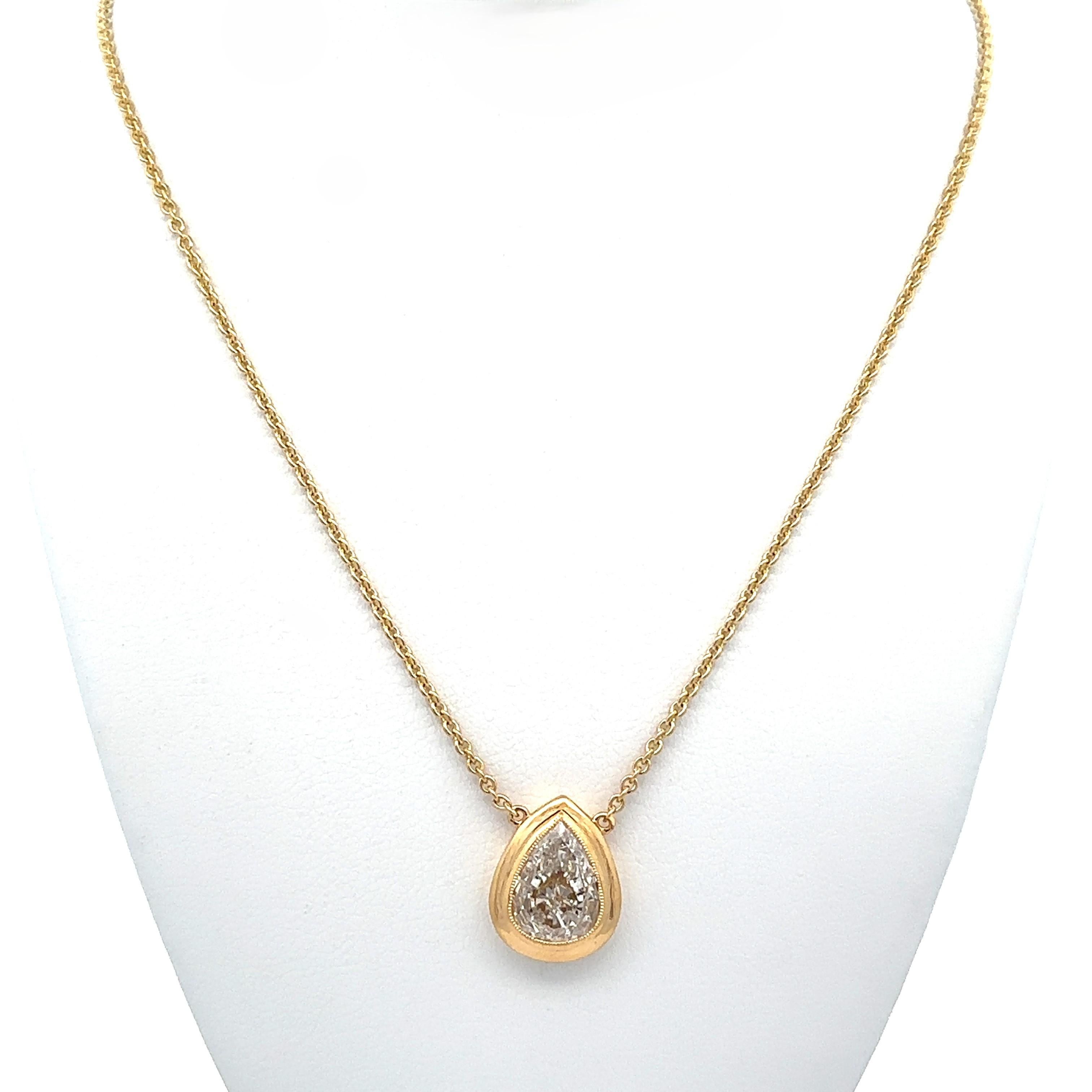 Collier pendentif en or 18k GIA 1.19ct Pear Bezel Diamond Solitaire Tear Drop en vente 6