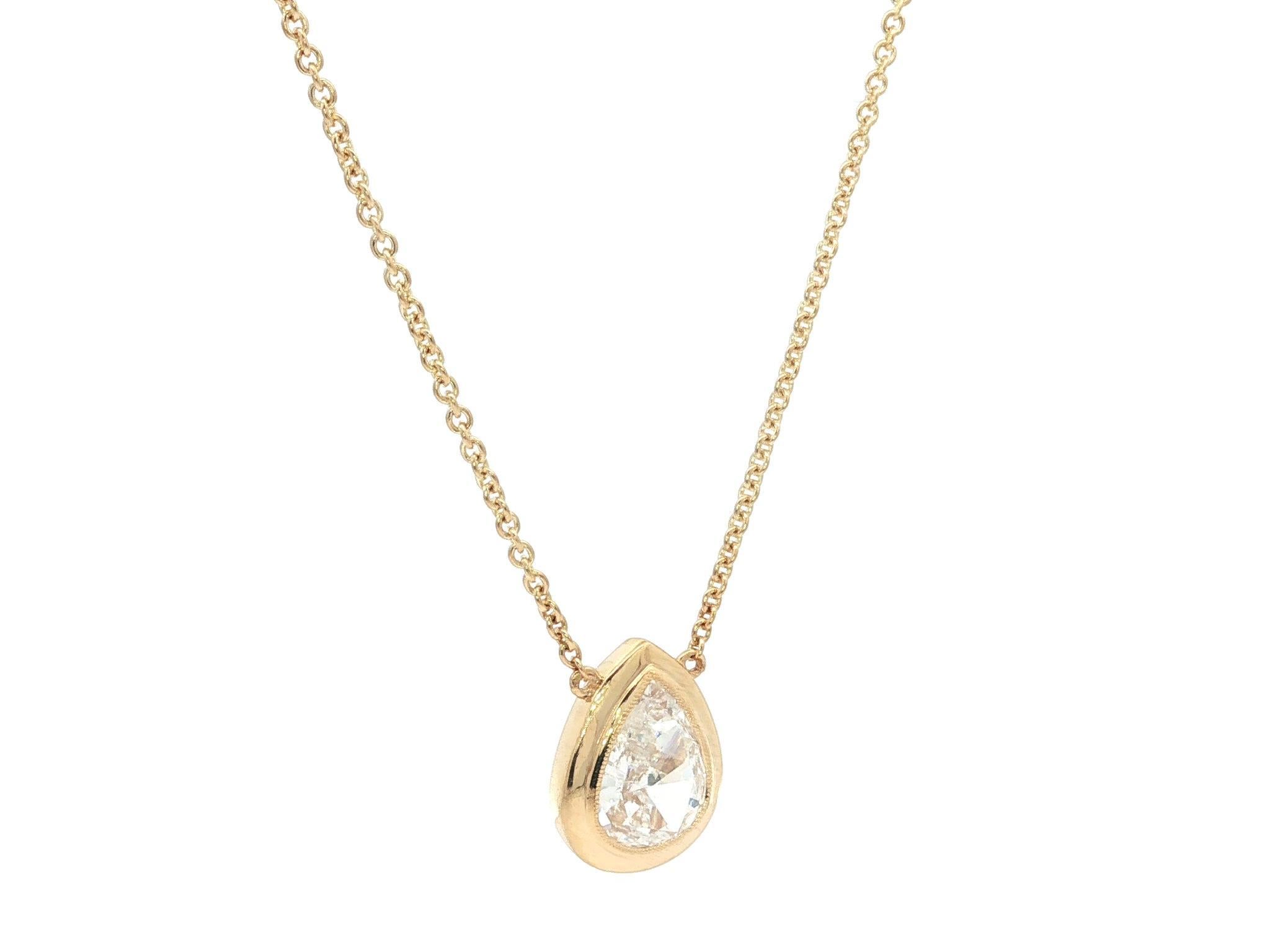 Collier pendentif en or 18k GIA 1.19ct Pear Bezel Diamond Solitaire Tear Drop Bon état - En vente à Montclair, NJ