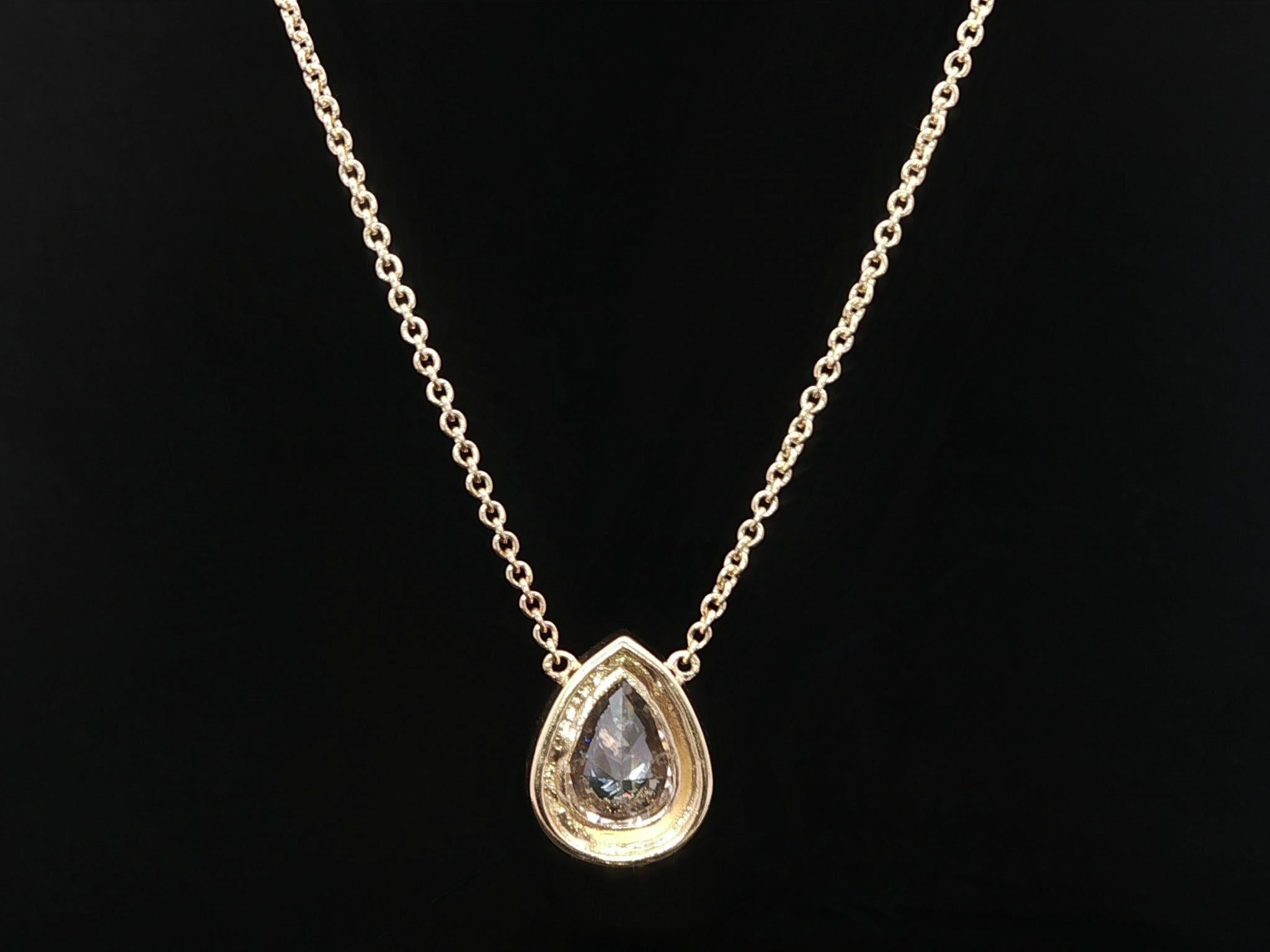 Collier pendentif en or 18k GIA 1.19ct Pear Bezel Diamond Solitaire Tear Drop en vente 2