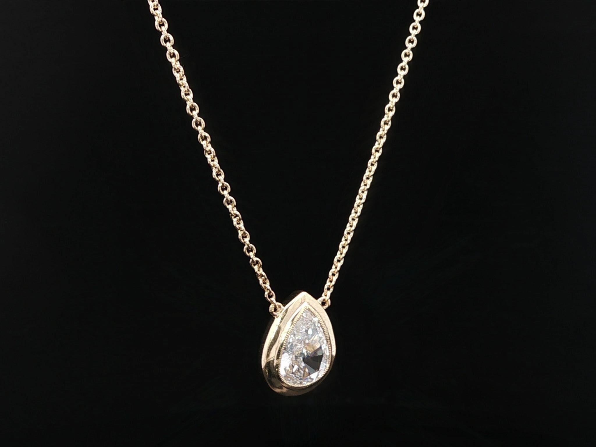 Collier pendentif en or 18k GIA 1.19ct Pear Bezel Diamond Solitaire Tear Drop en vente 4