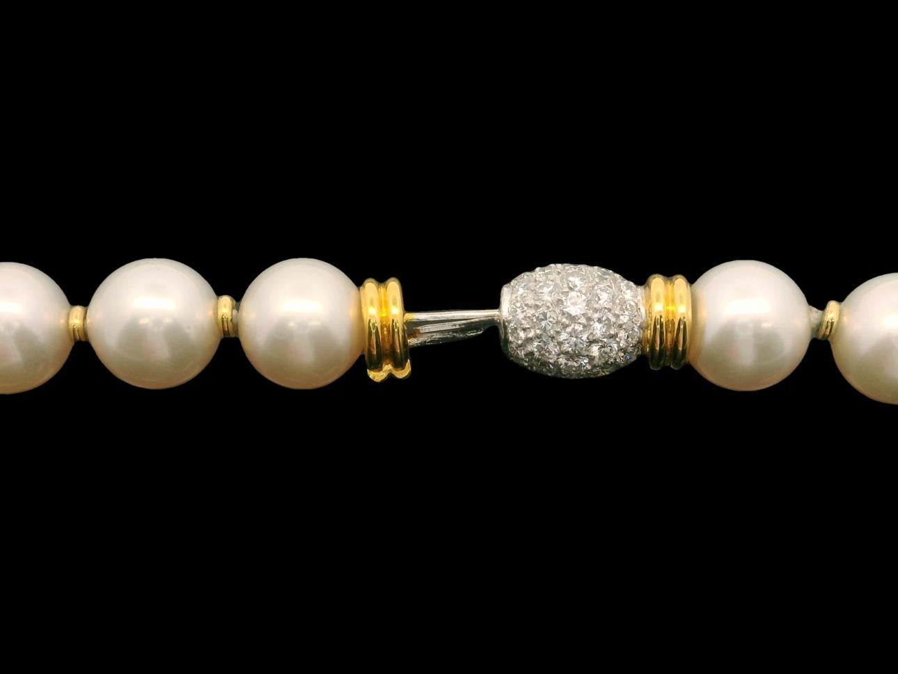 18 Karat Gold GIA 14,01 Karatw Smaragd Diamant Herzanhänger Anhänger Perlenkette im Zustand „Hervorragend“ im Angebot in Montclair, NJ