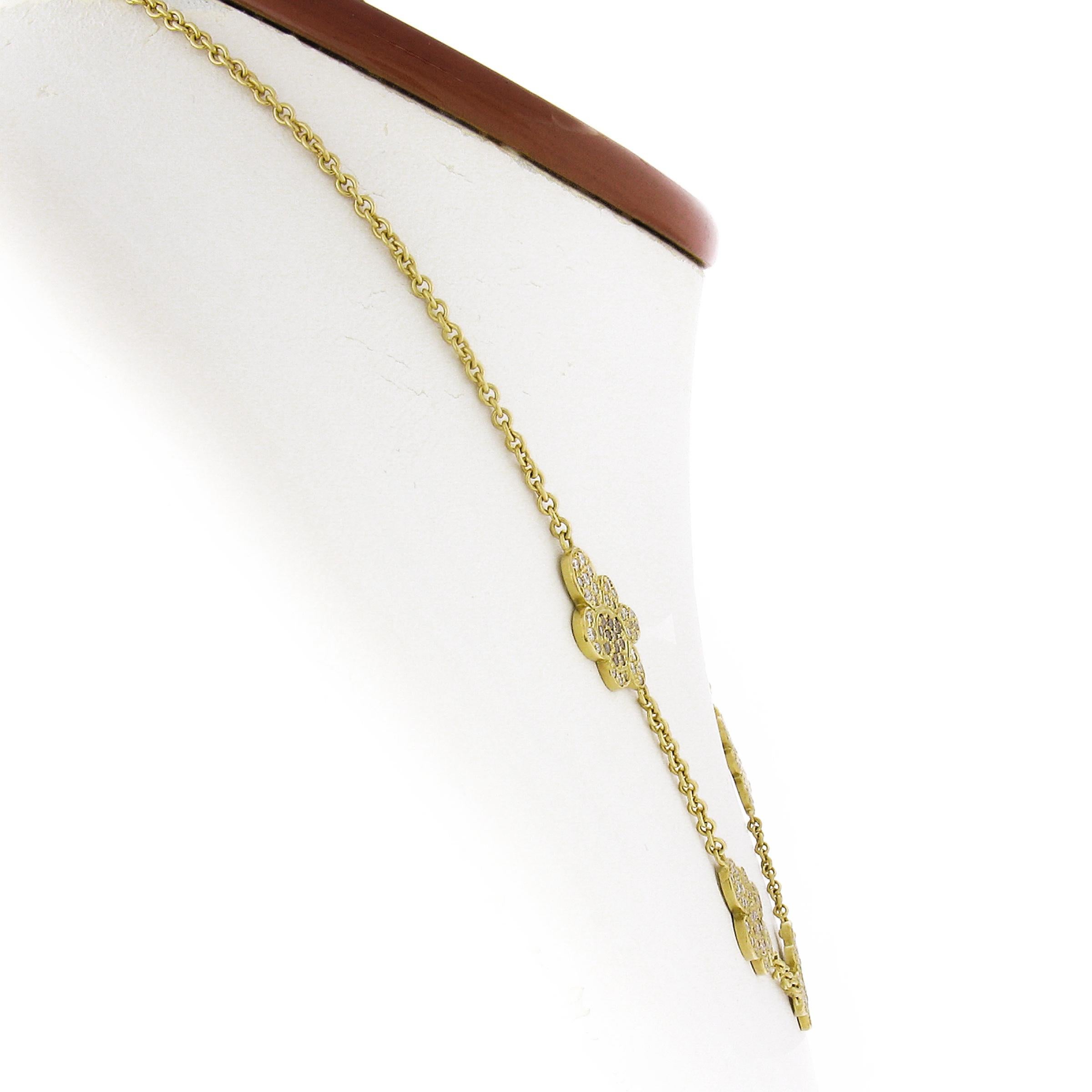 Taille ronde Collier en or 18k GIA 2ctw GIA Colored Pink Yellow Diamond Flower Station Necklace Chain en vente