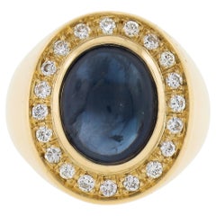 Bague cocktail en or 18 carats avec saphir bleu cabochon ovale de 5,35 carats certifié GIA et halo de diamants