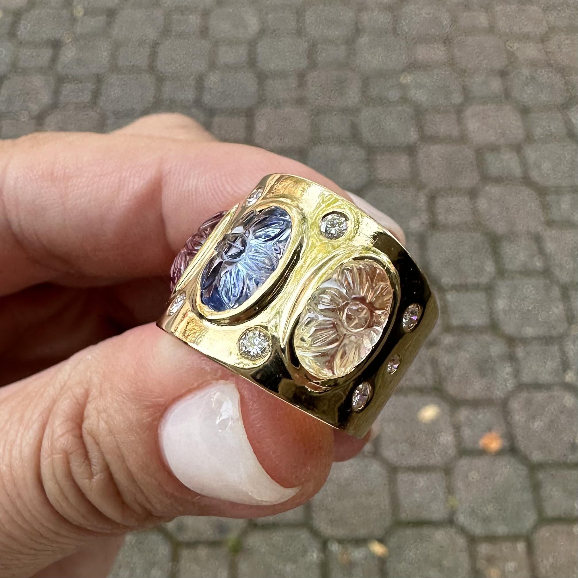 18k Gold GIA 8,36ctw geschnitzt rosa Spinell gelb & blau Saphir breite Zigarre Band im Angebot 1